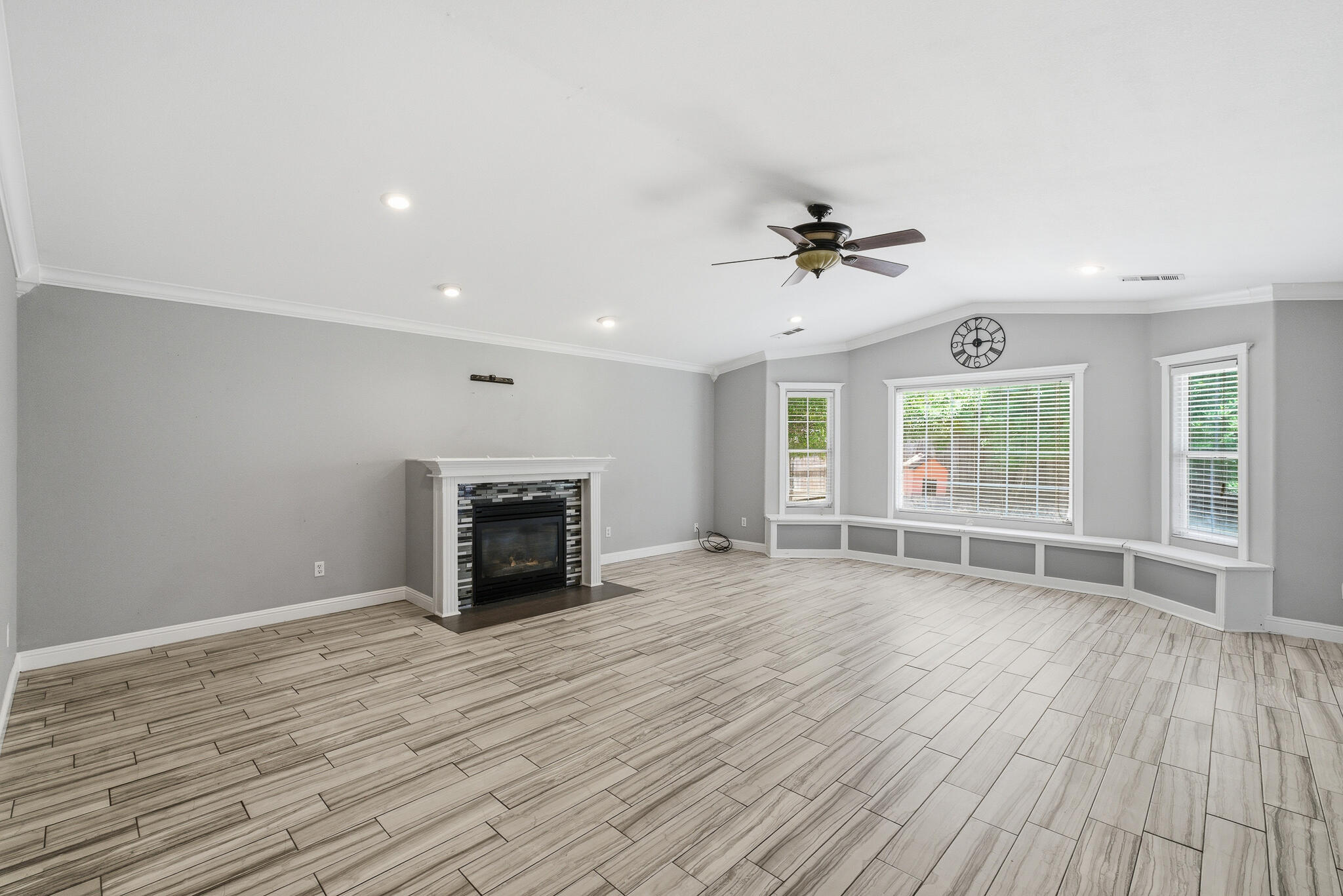 618 Birdsong Ct, Exeter, CA 93221