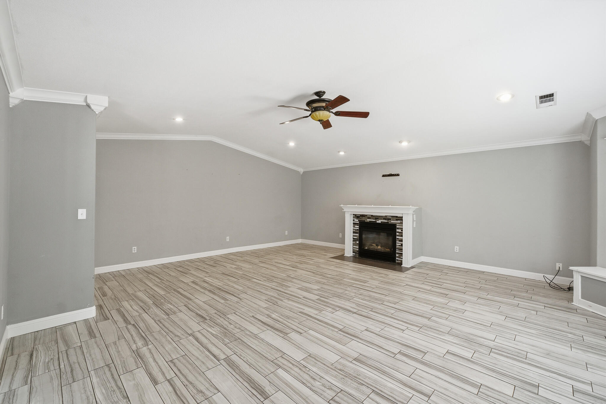 618 Birdsong Ct, Exeter, CA 93221