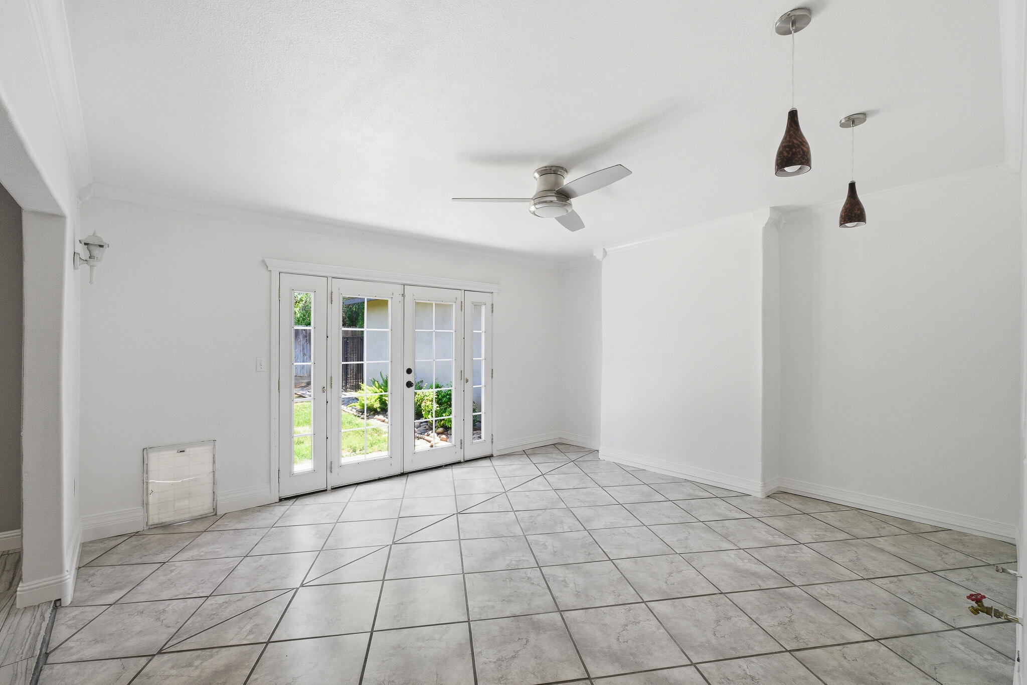 618 Birdsong Ct, Exeter, CA 93221