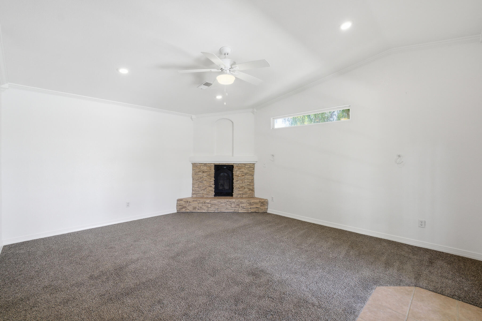 618 Birdsong Ct, Exeter, CA 93221
