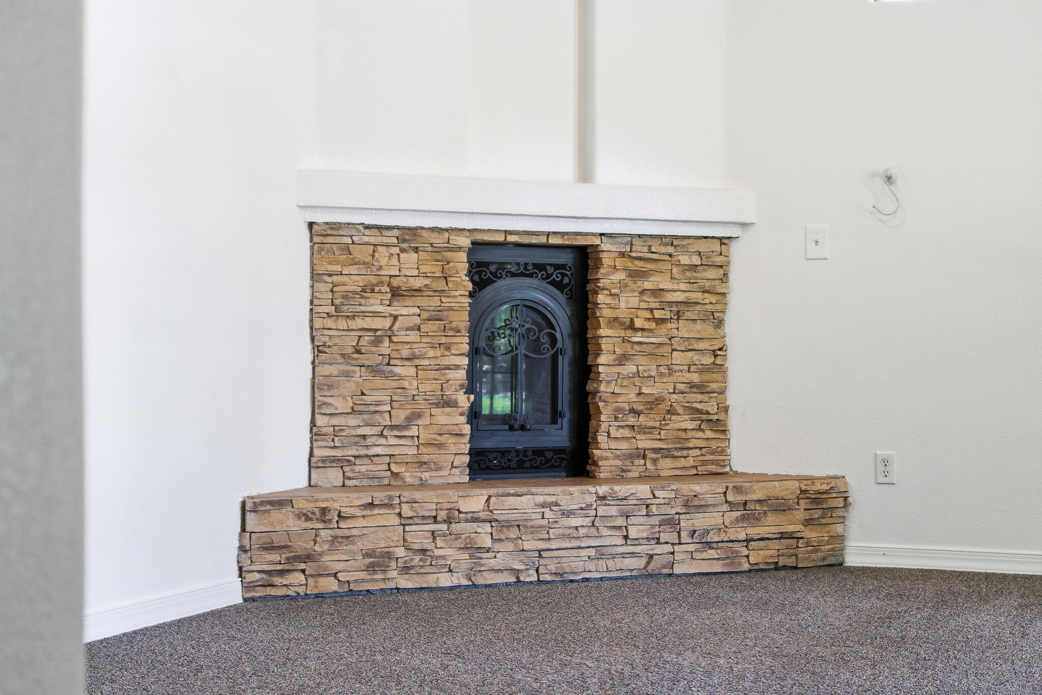 618 Birdsong Ct, Exeter, CA 93221