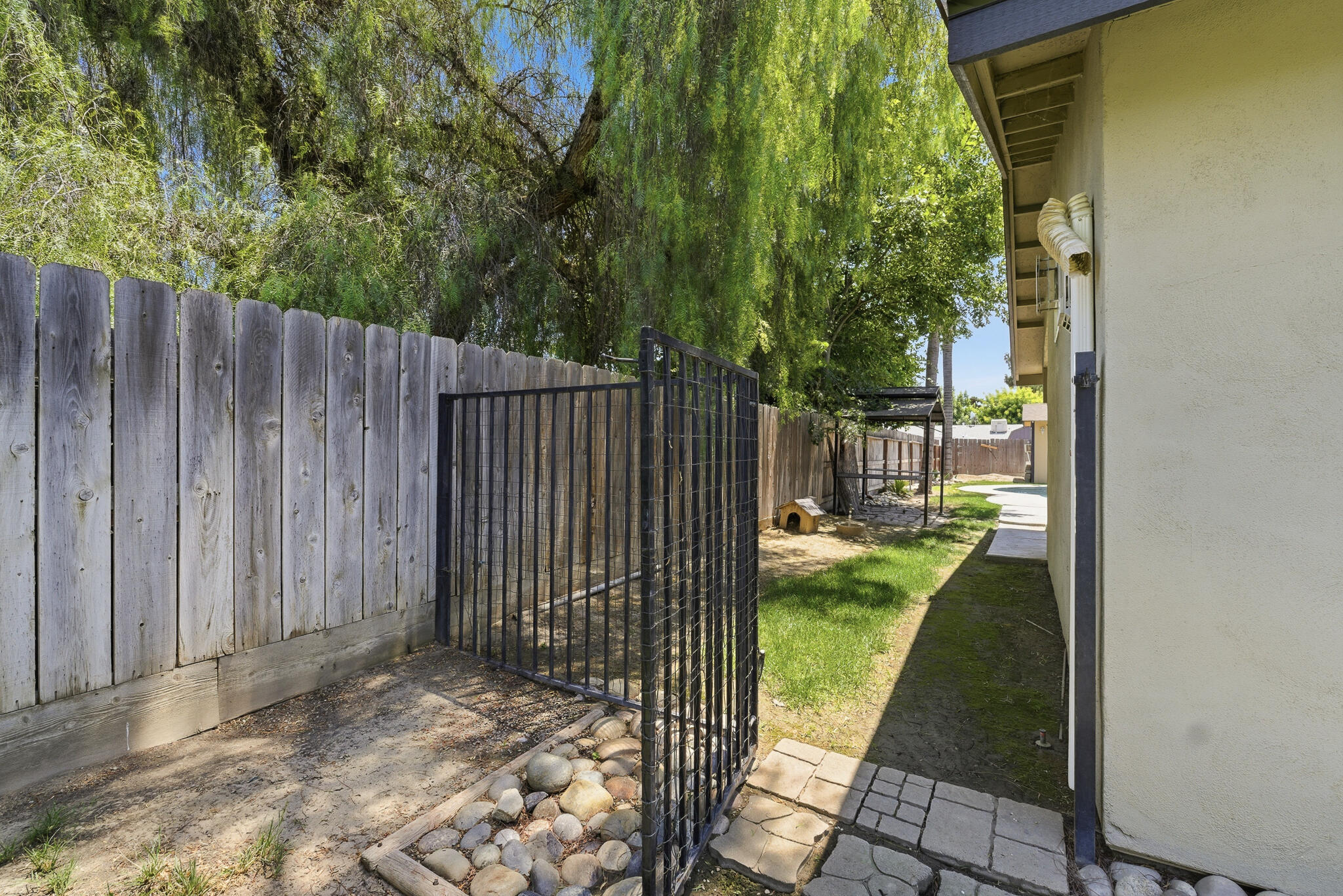 618 Birdsong Ct, Exeter, CA 93221