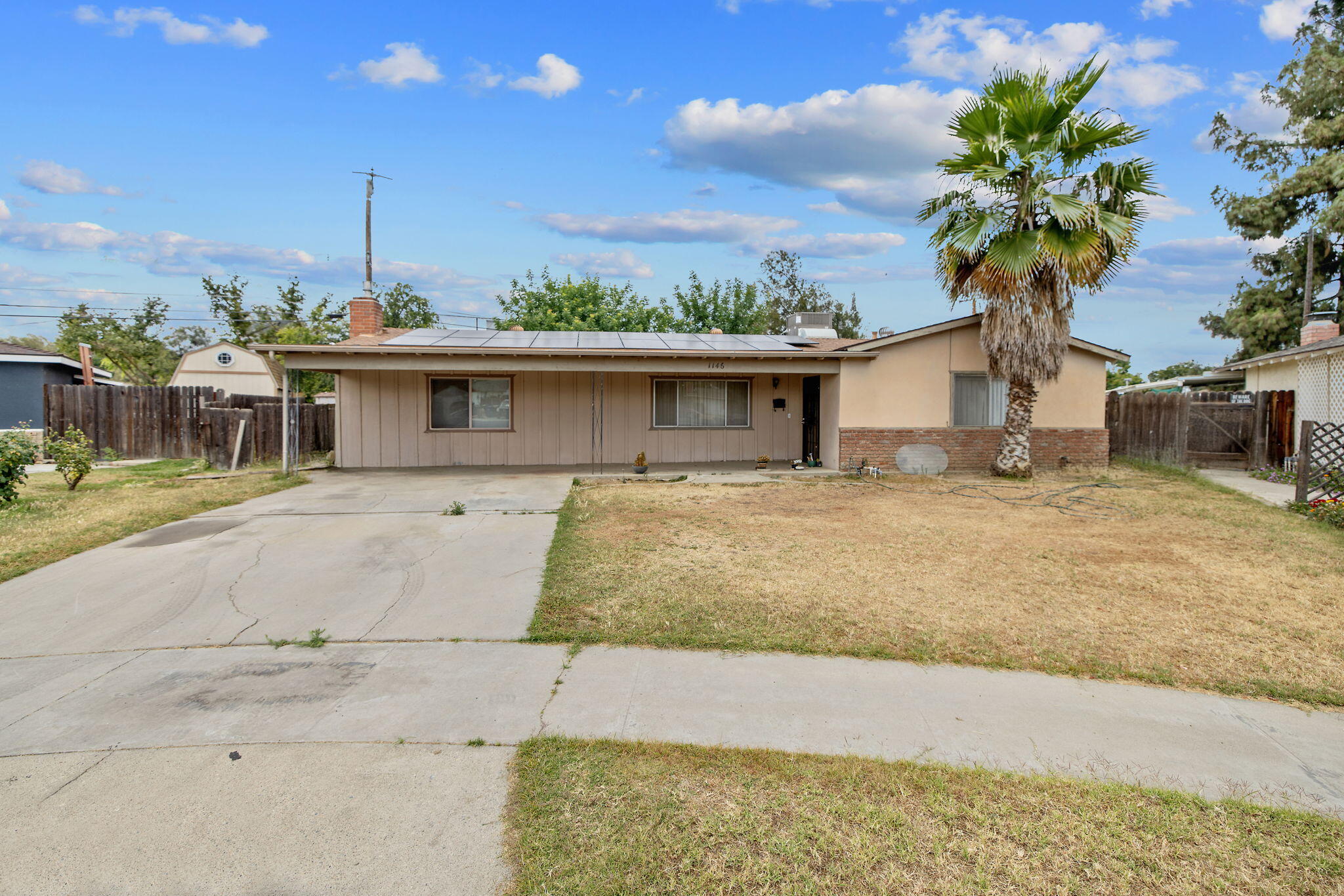 1146 Lassen Dr, Hanford, CA 93230