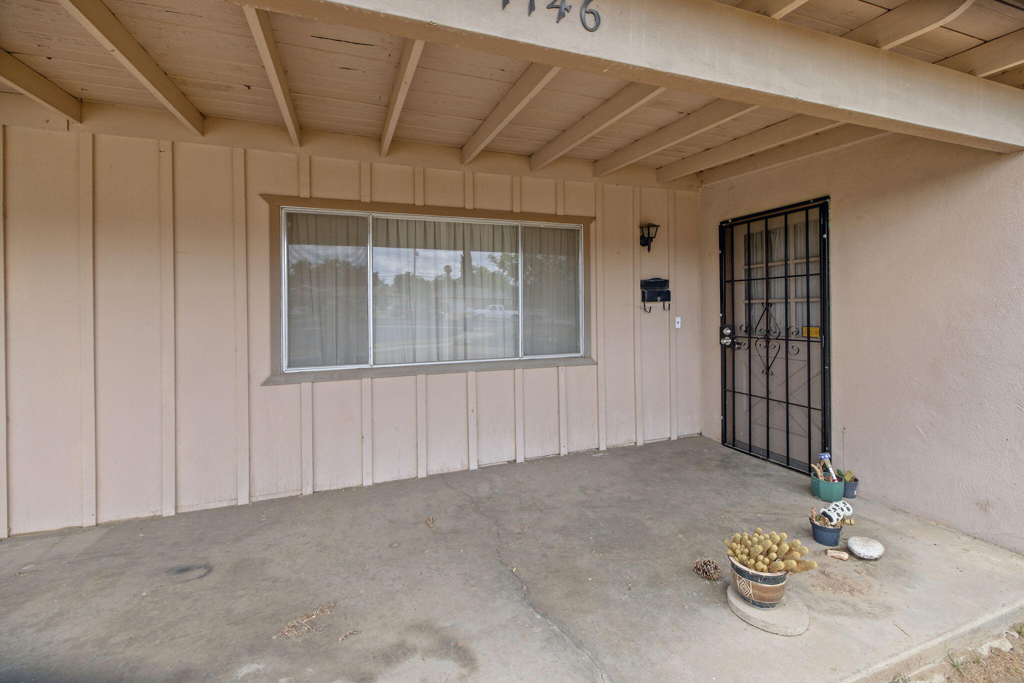 1146 Lassen Dr, Hanford, CA 93230