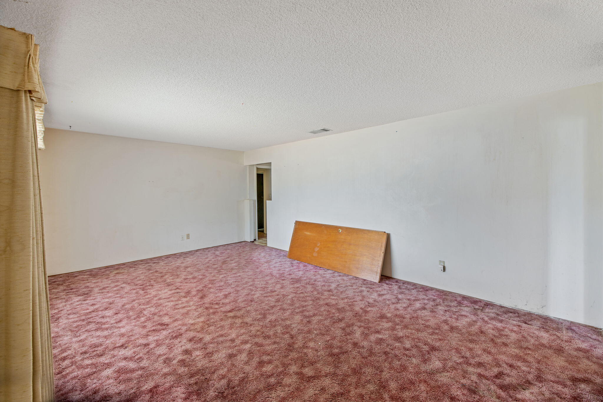 1146 Lassen Dr, Hanford, CA 93230