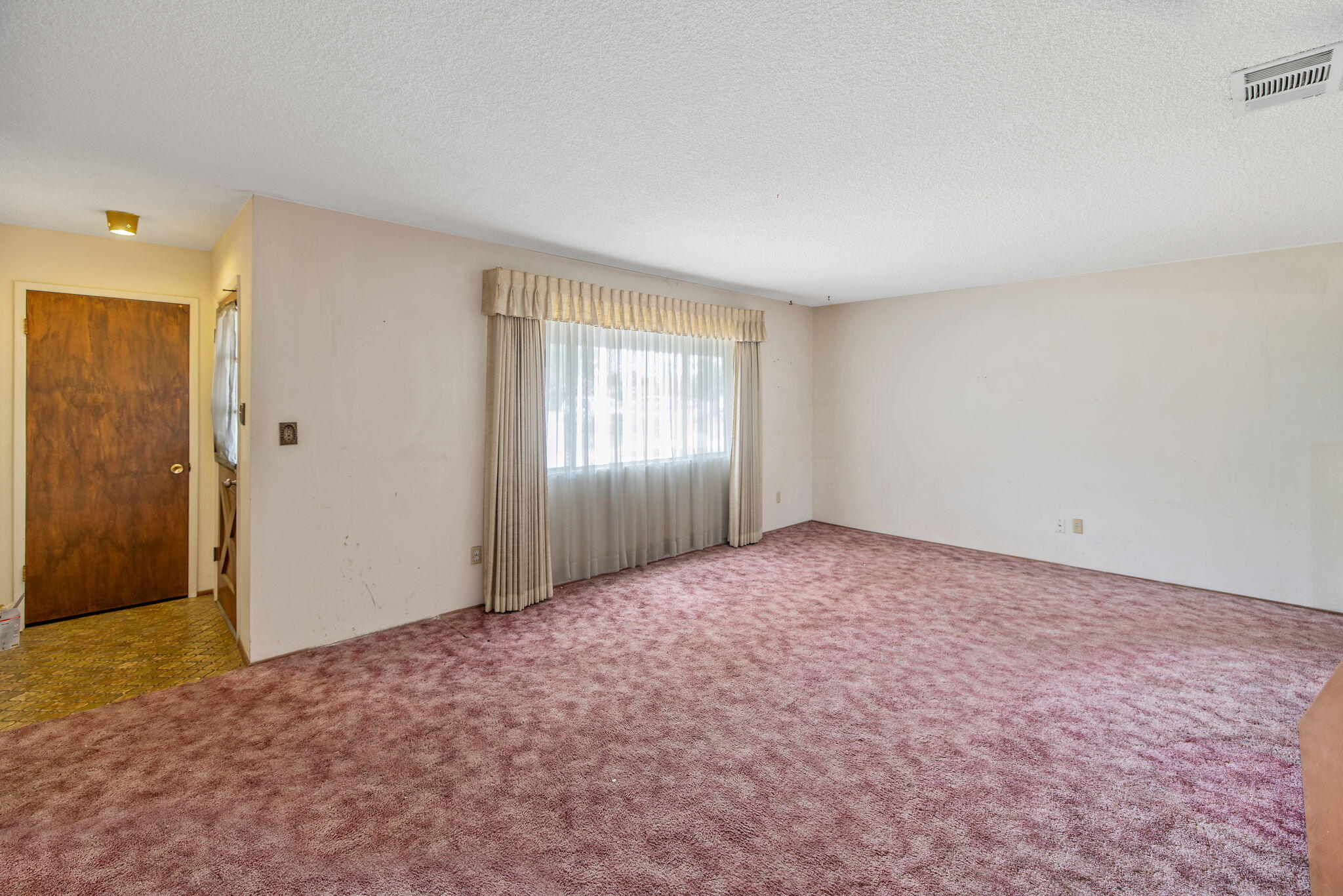 1146 Lassen Dr, Hanford, CA 93230