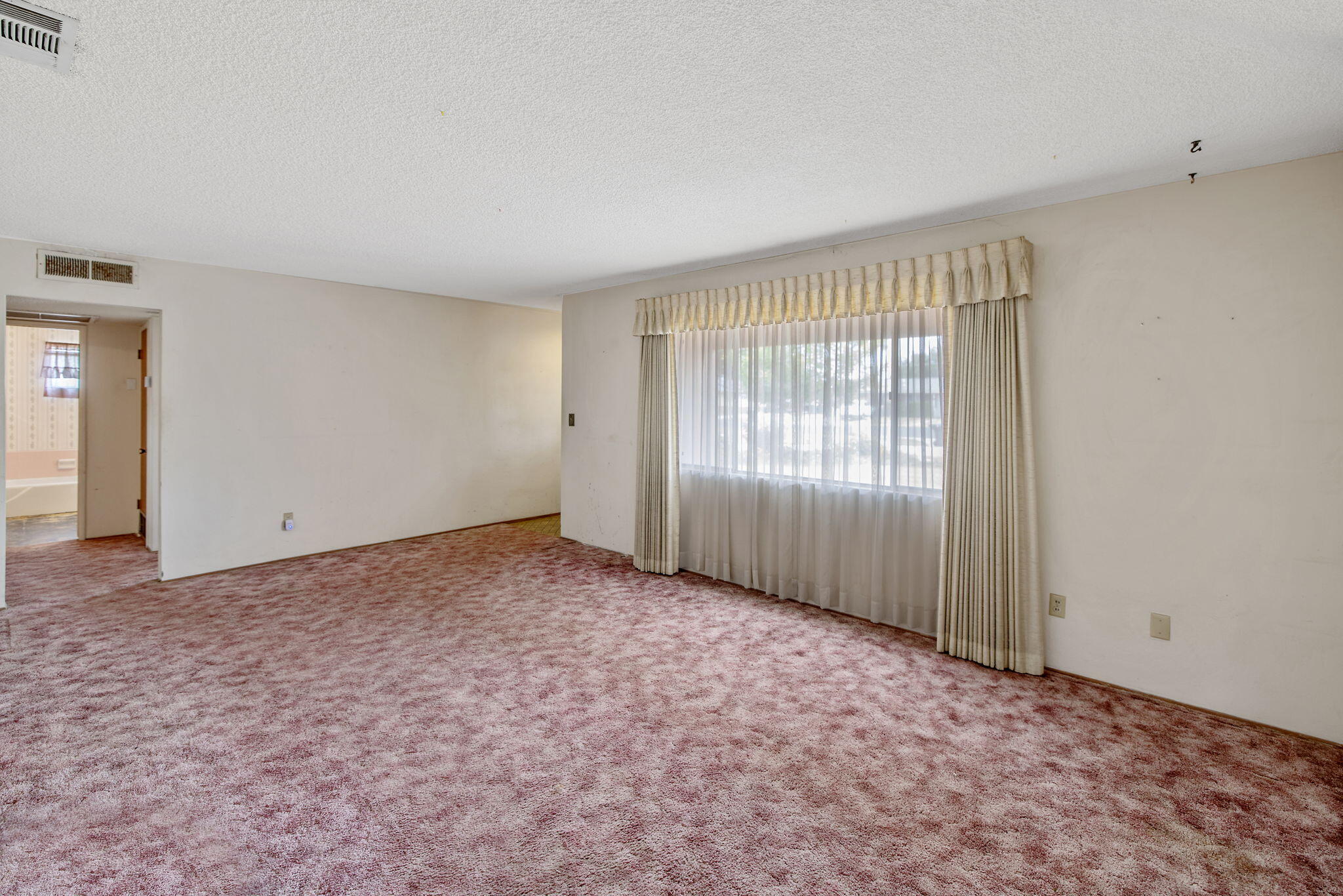 1146 Lassen Dr, Hanford, CA 93230
