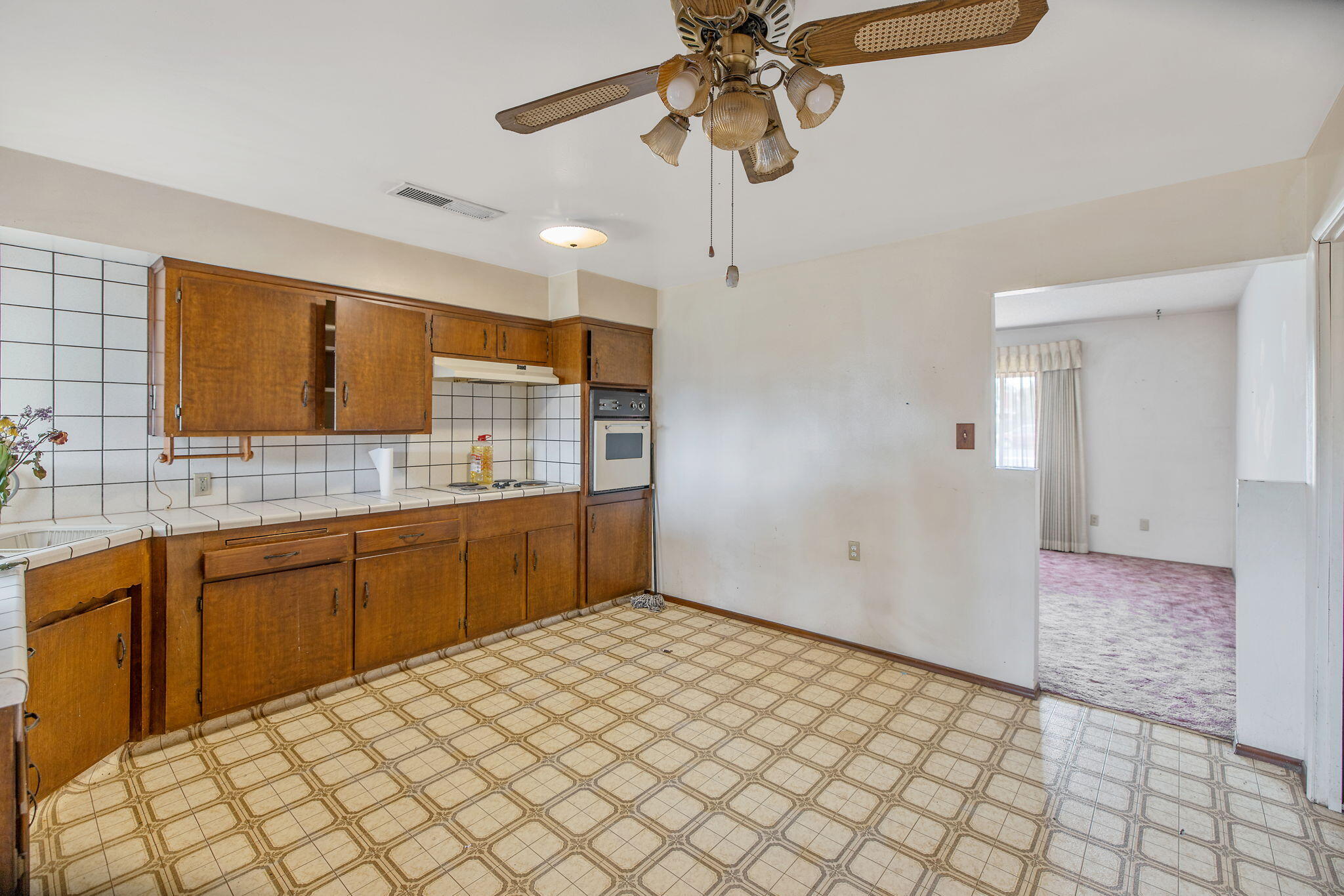 1146 Lassen Dr, Hanford, CA 93230