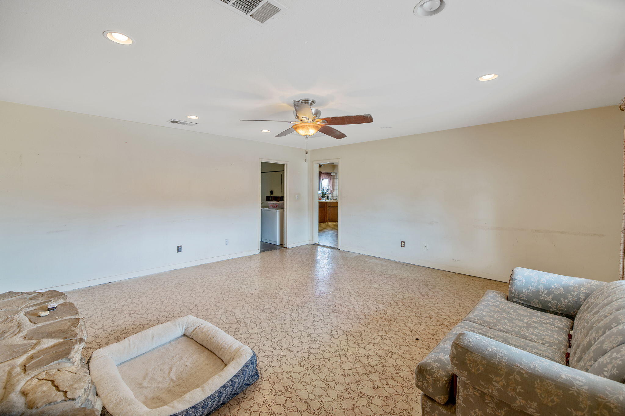1146 Lassen Dr, Hanford, CA 93230