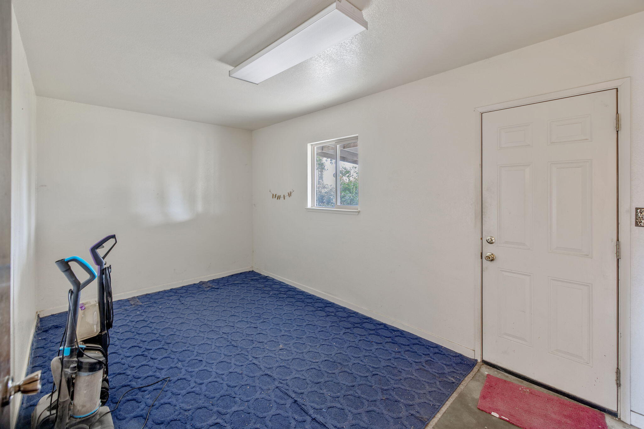 1146 Lassen Dr, Hanford, CA 93230