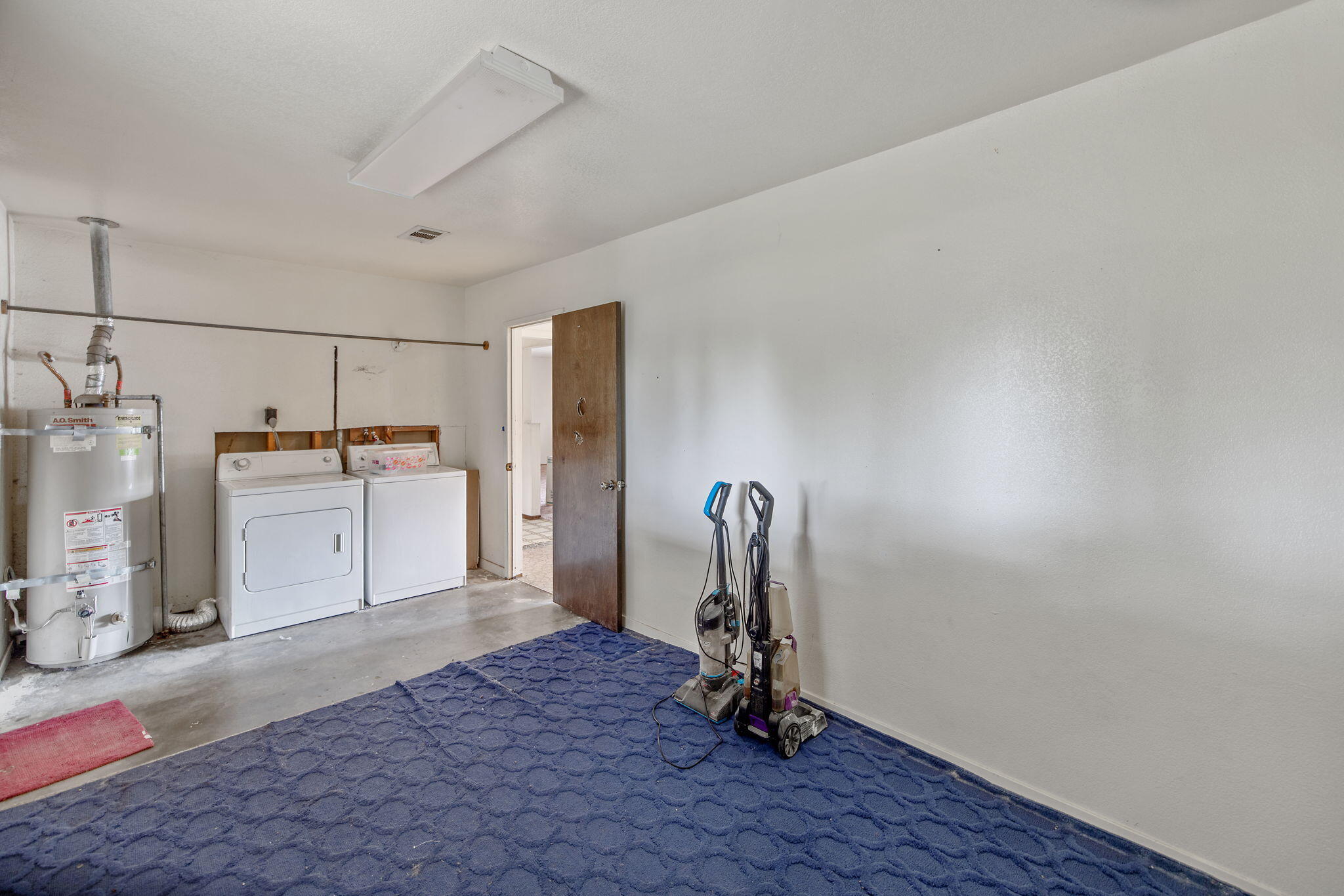 1146 Lassen Dr, Hanford, CA 93230