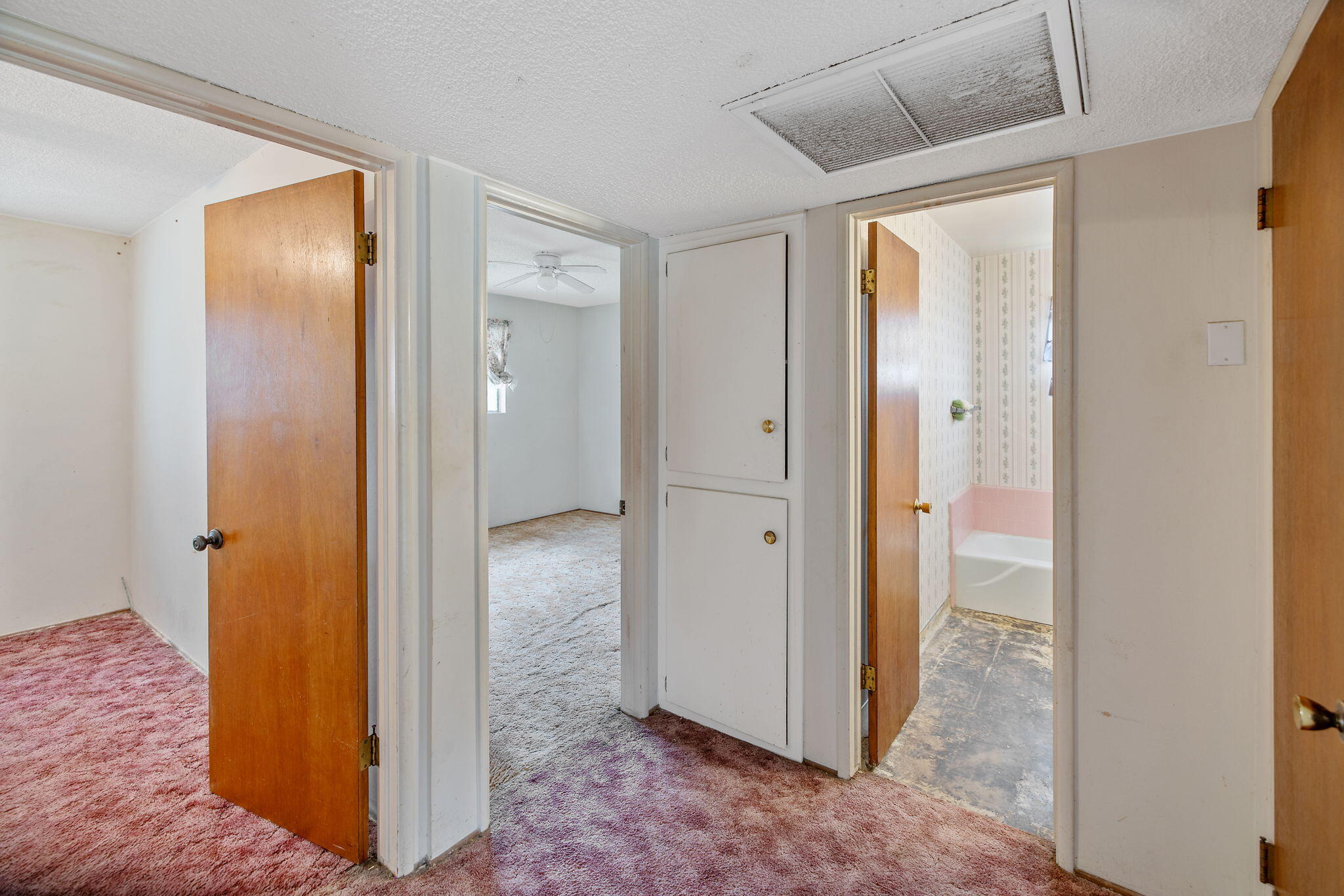 1146 Lassen Dr, Hanford, CA 93230