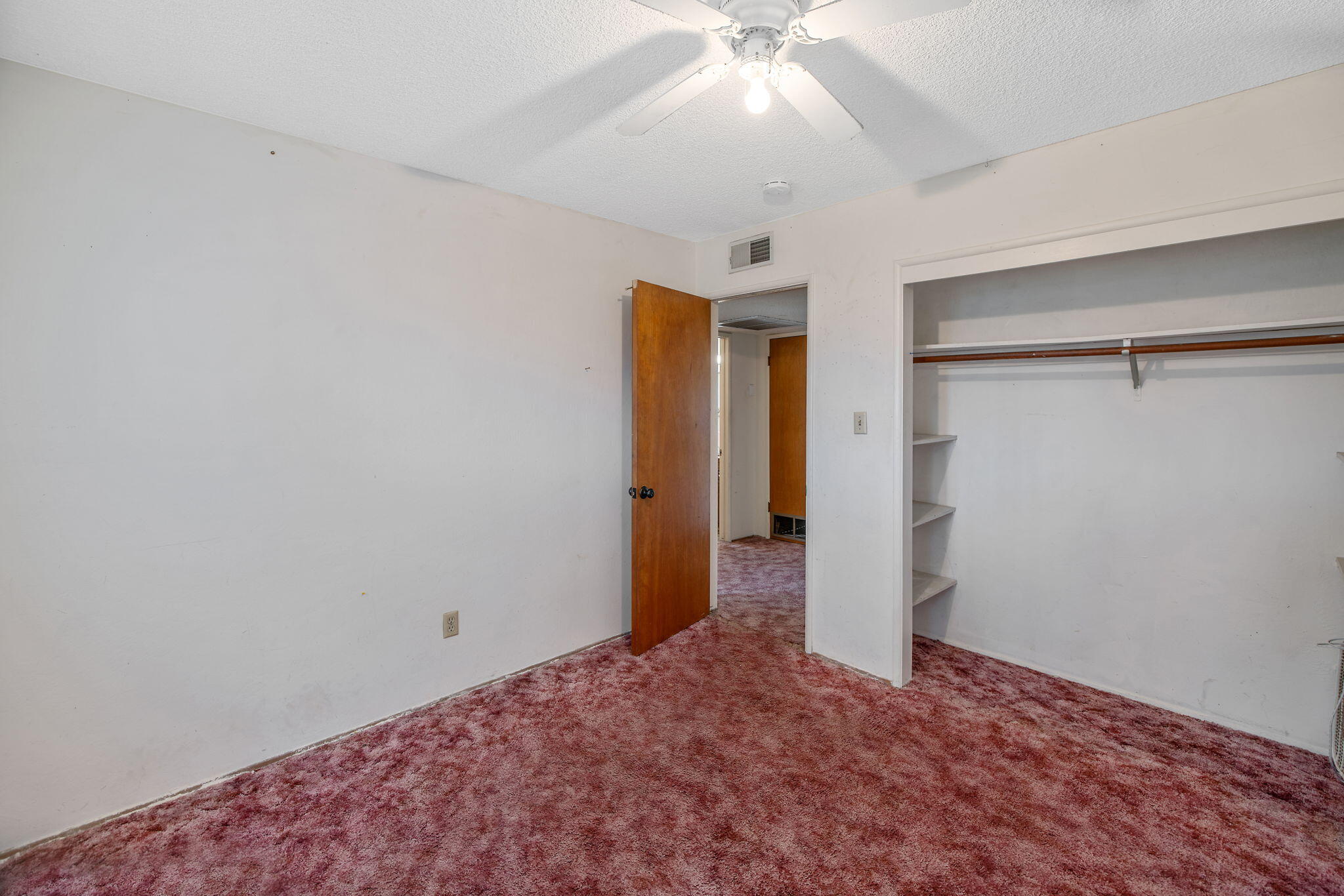 1146 Lassen Dr, Hanford, CA 93230
