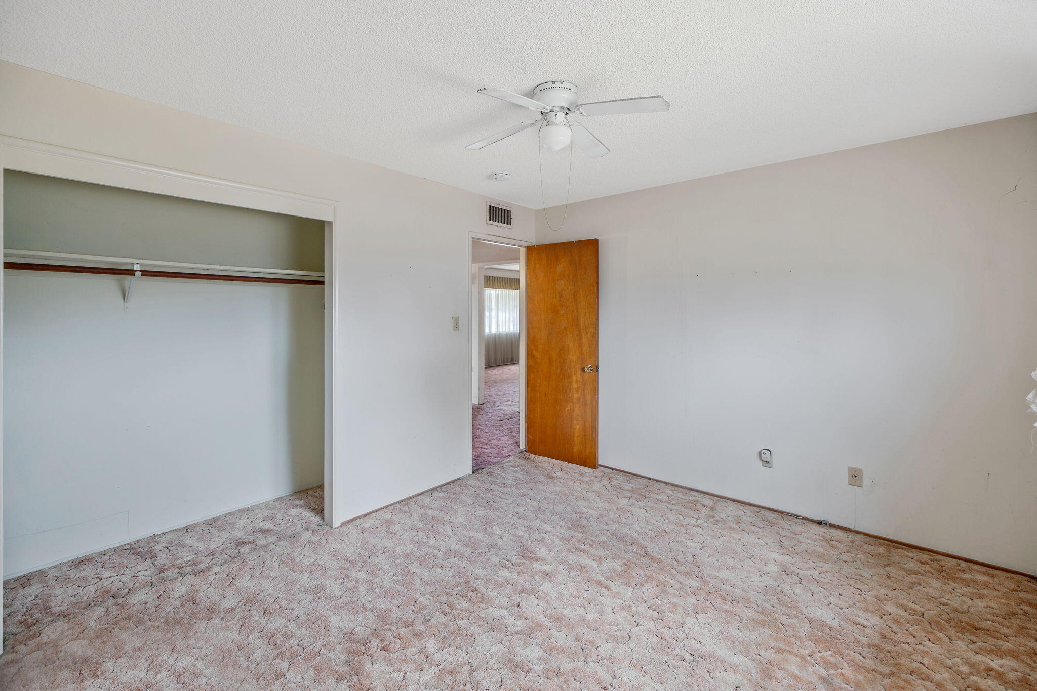 1146 Lassen Dr, Hanford, CA 93230