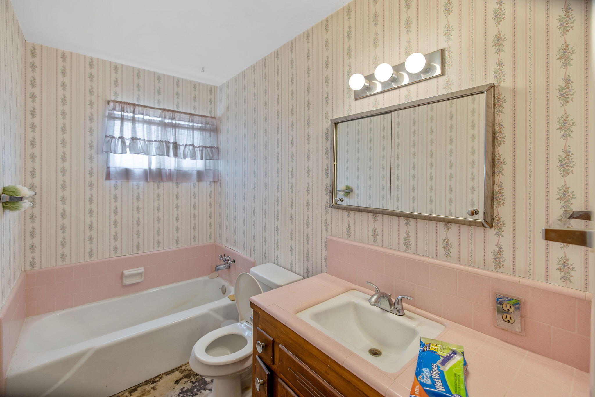 1146 Lassen Dr, Hanford, CA 93230