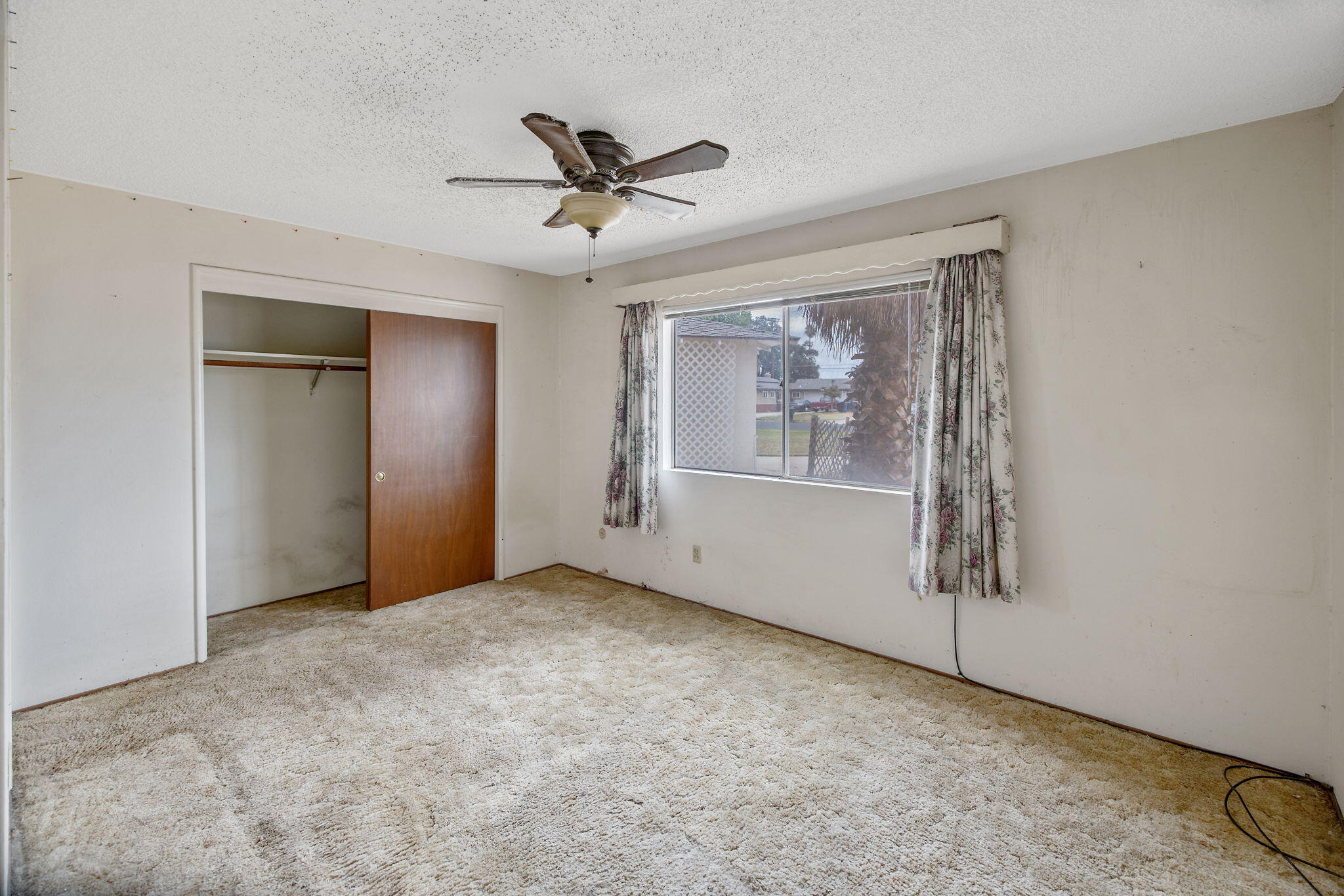 1146 Lassen Dr, Hanford, CA 93230