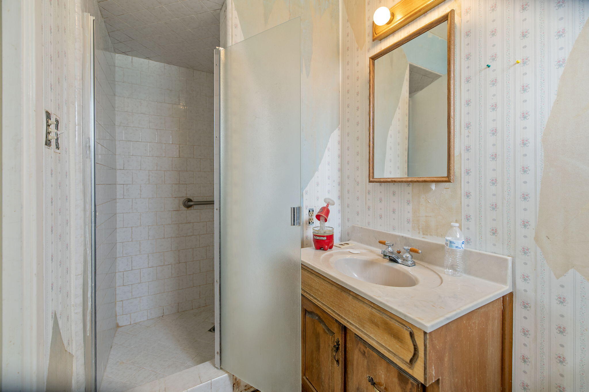 1146 Lassen Dr, Hanford, CA 93230