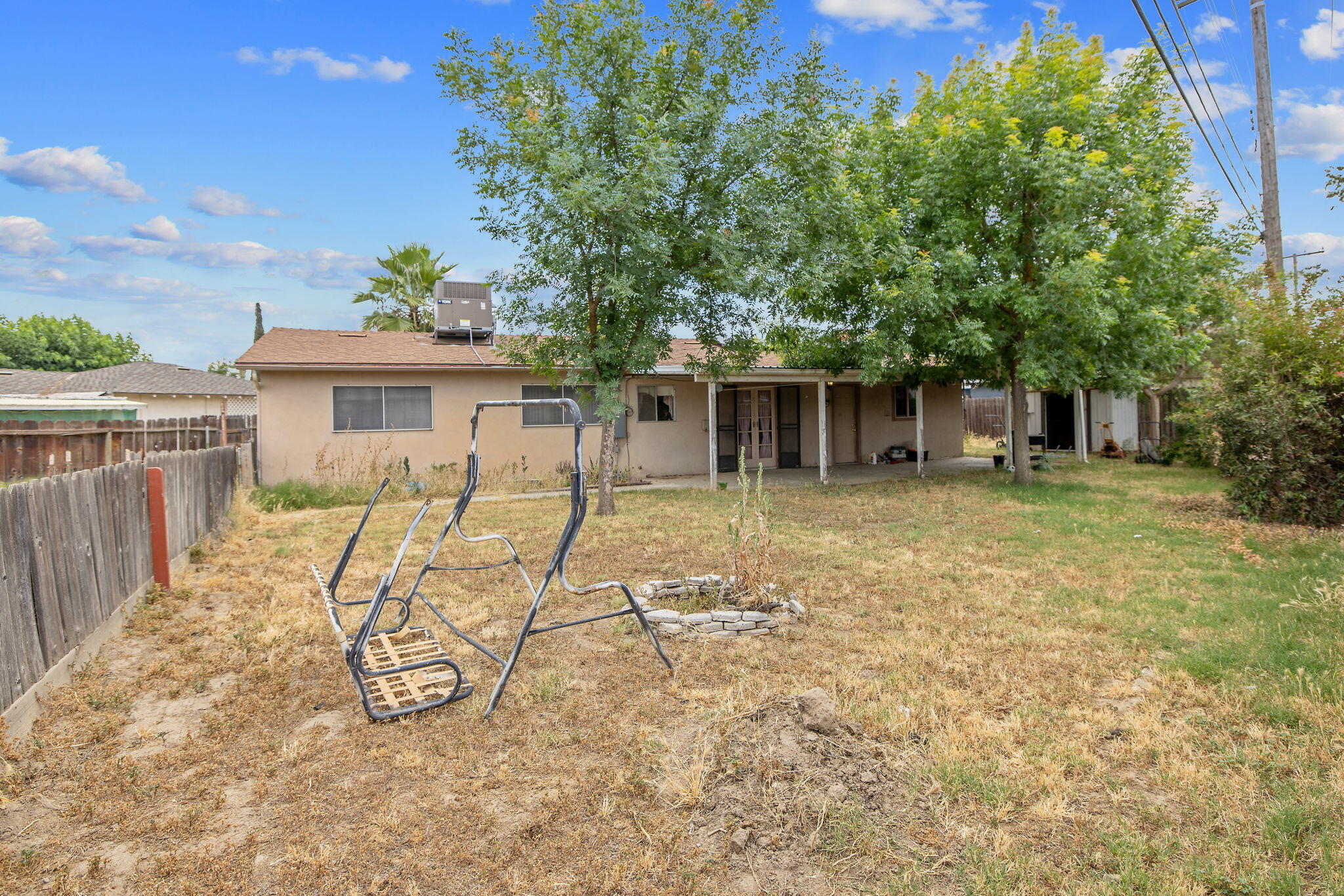 1146 Lassen Dr, Hanford, CA 93230