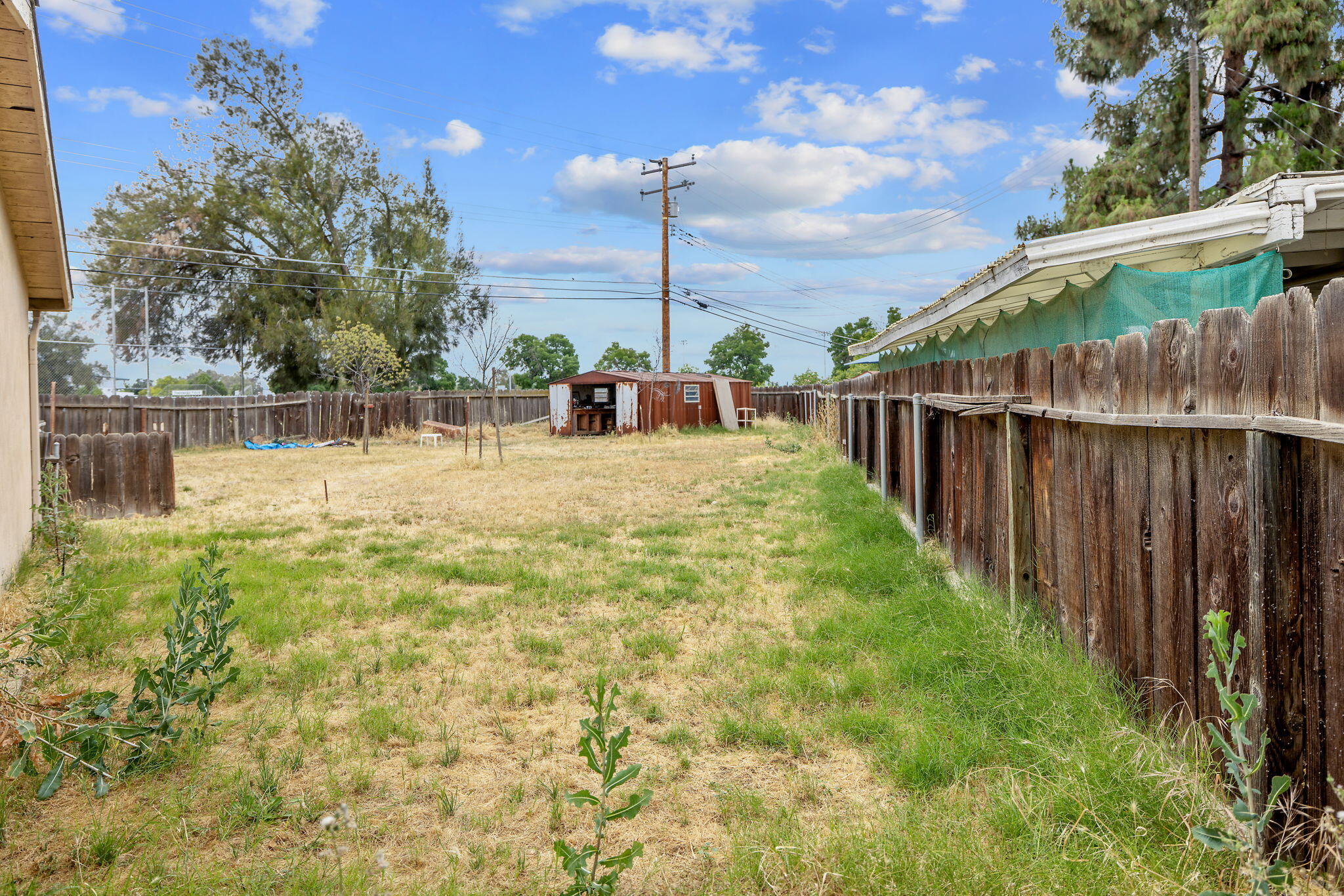 1146 Lassen Dr, Hanford, CA 93230