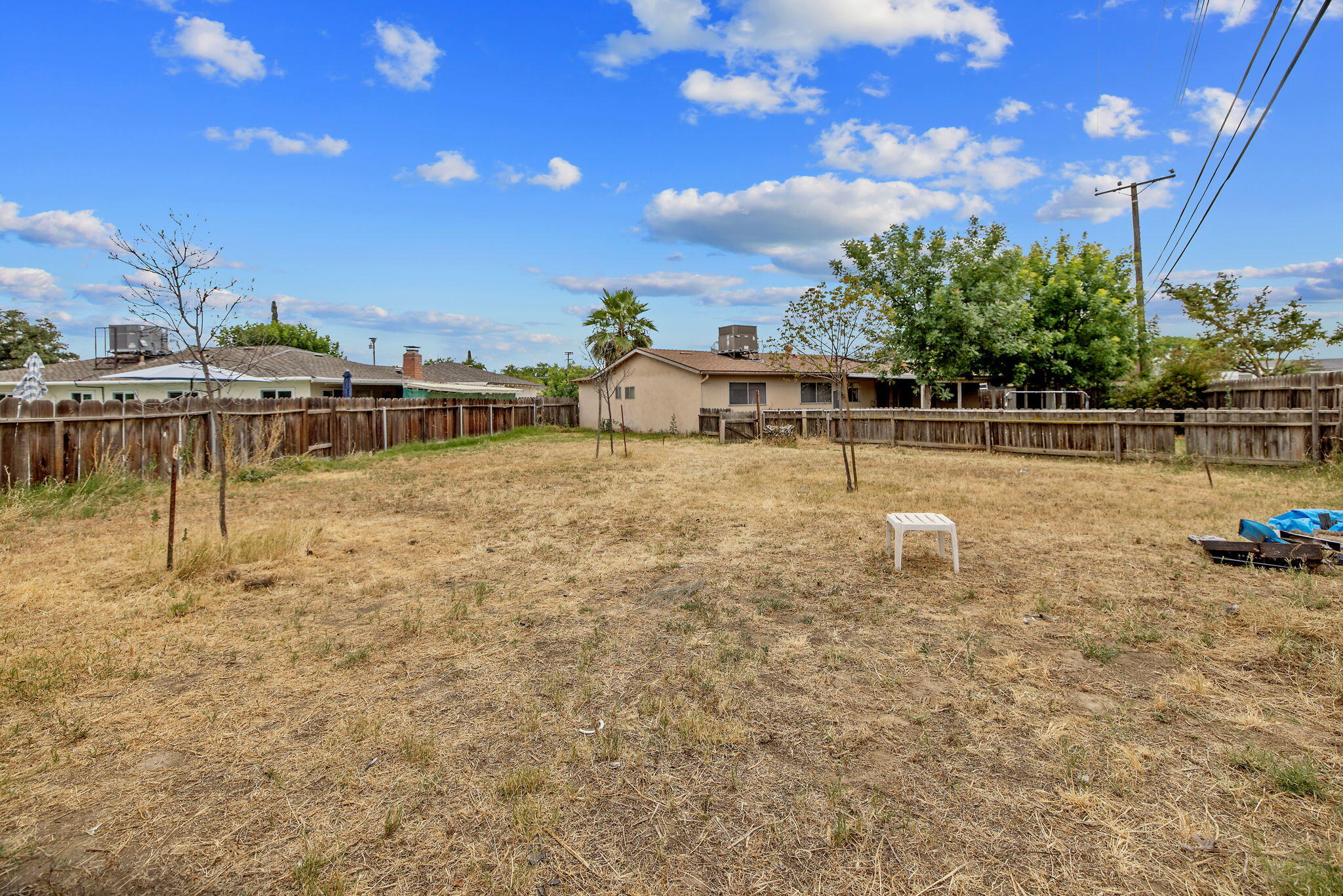 1146 Lassen Dr, Hanford, CA 93230