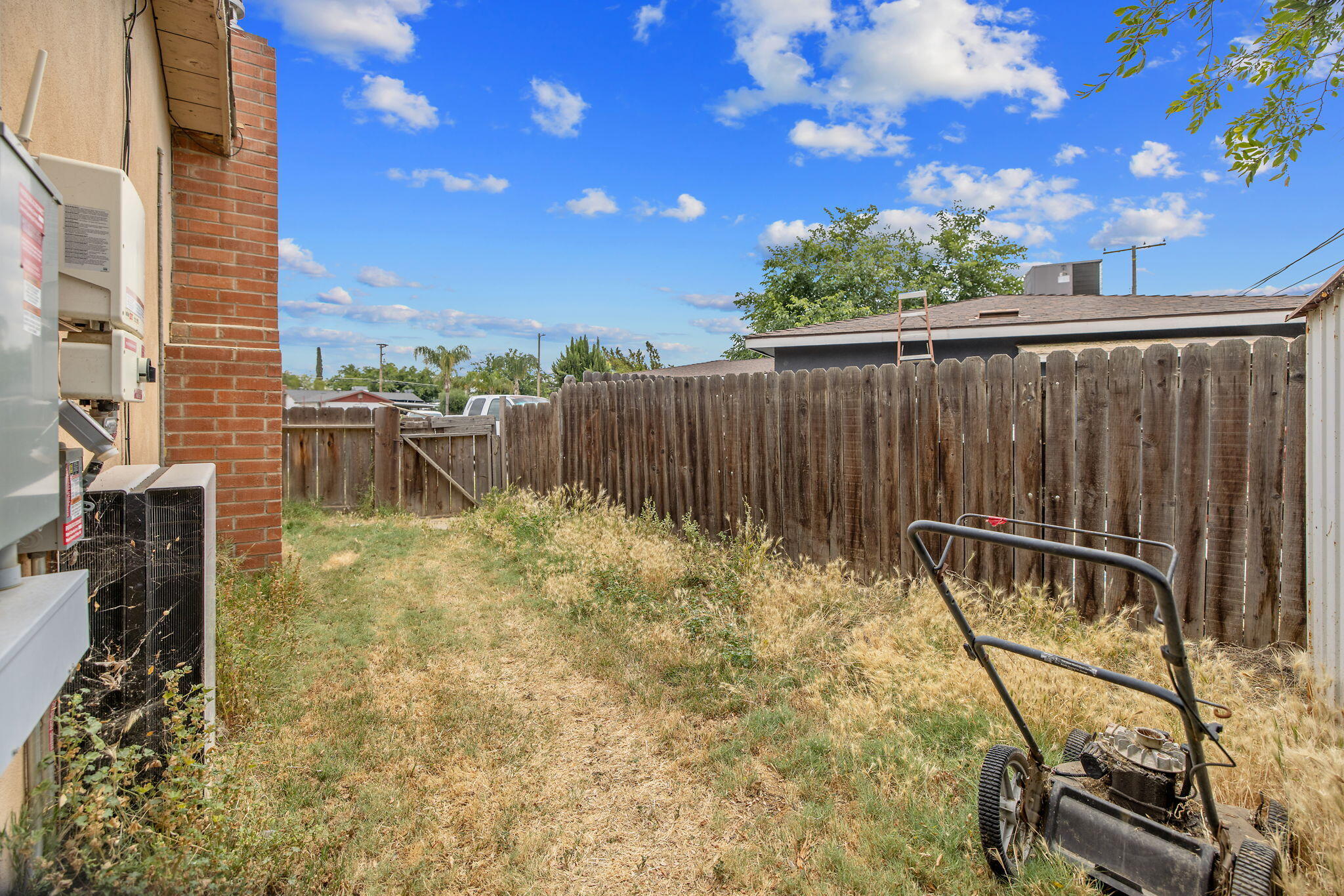 1146 Lassen Dr, Hanford, CA 93230