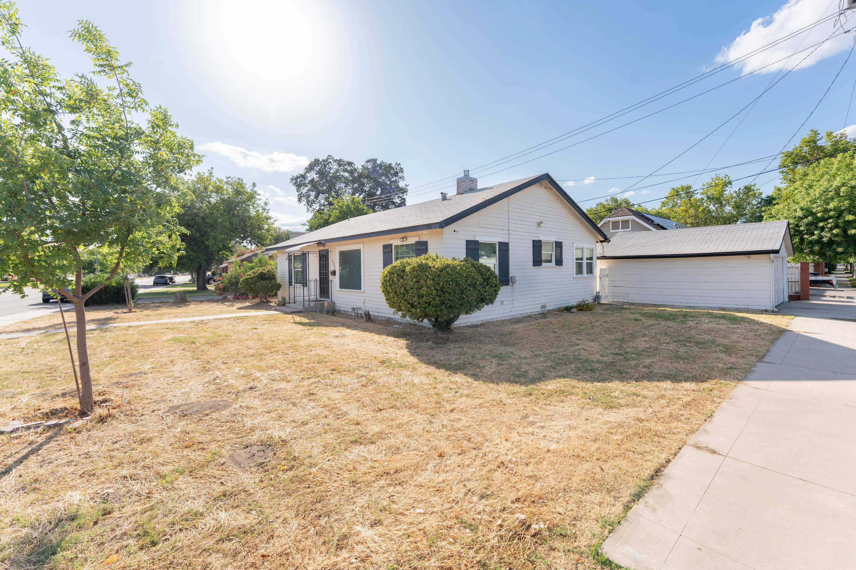 504 W Bush St, Lemoore, CA 93245