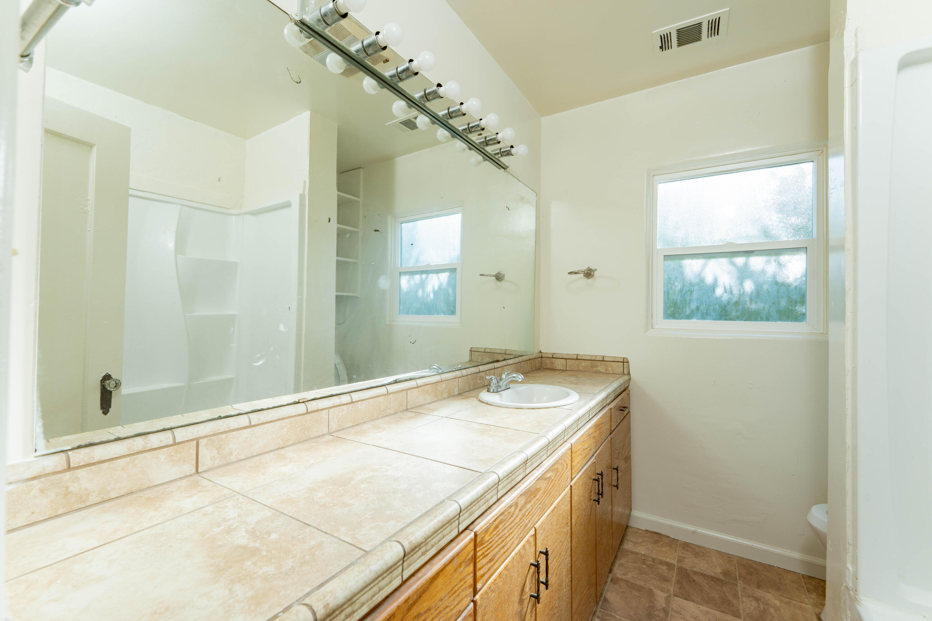 504 W Bush St, Lemoore, CA 93245