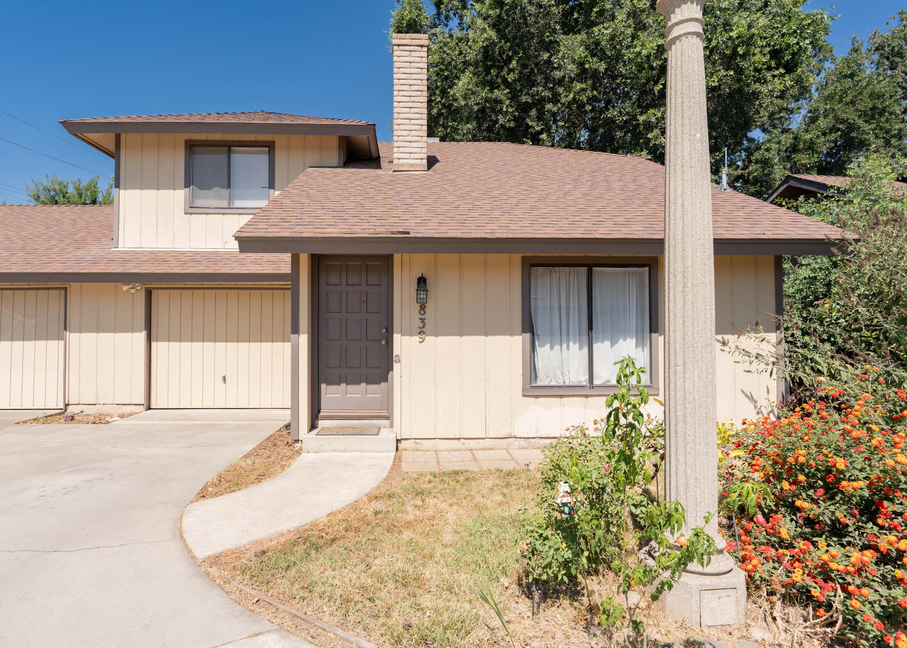 839 W Arlen Ct, Visalia, CA 93277