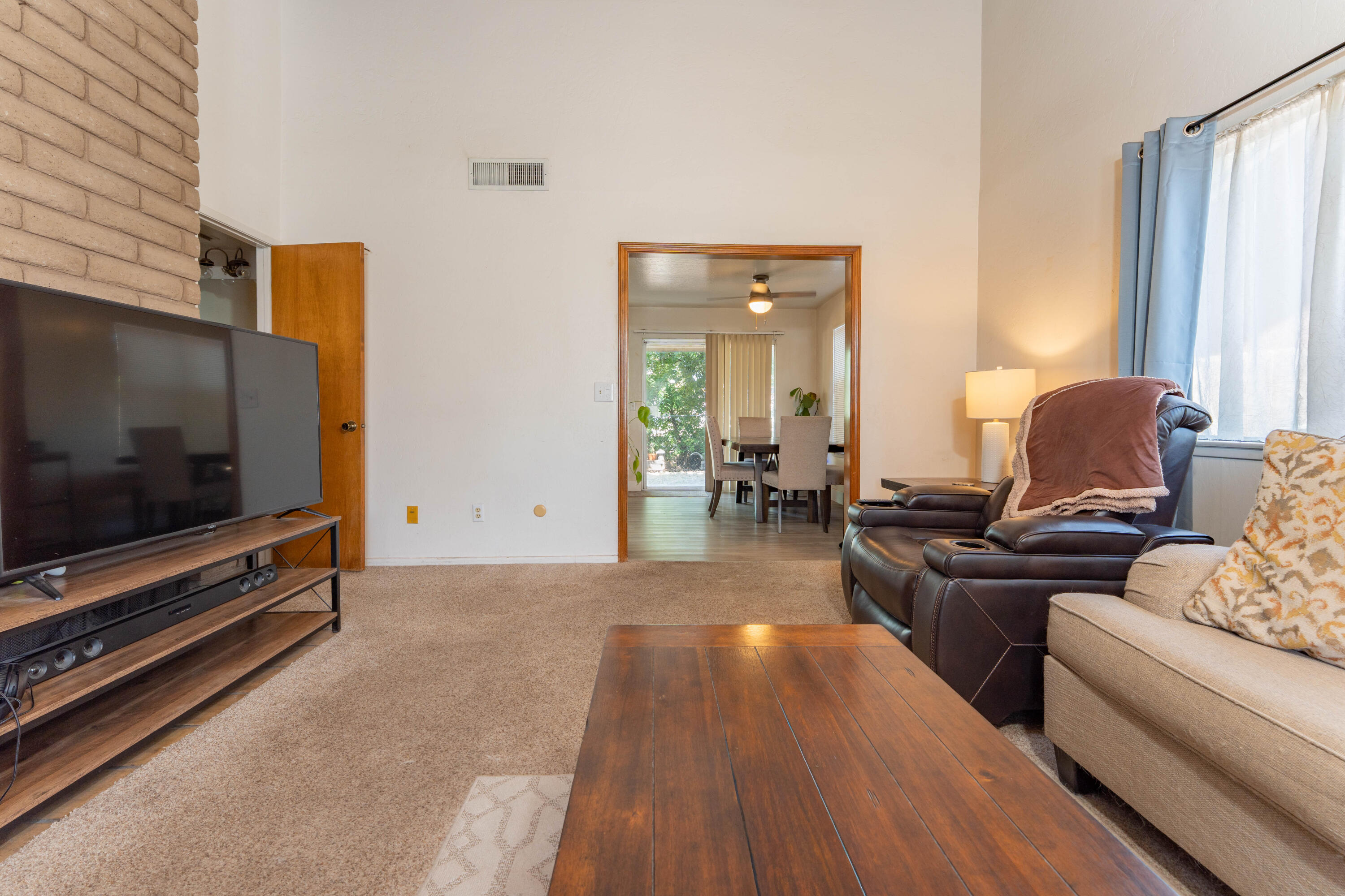 839 W Arlen Ct, Visalia, CA 93277