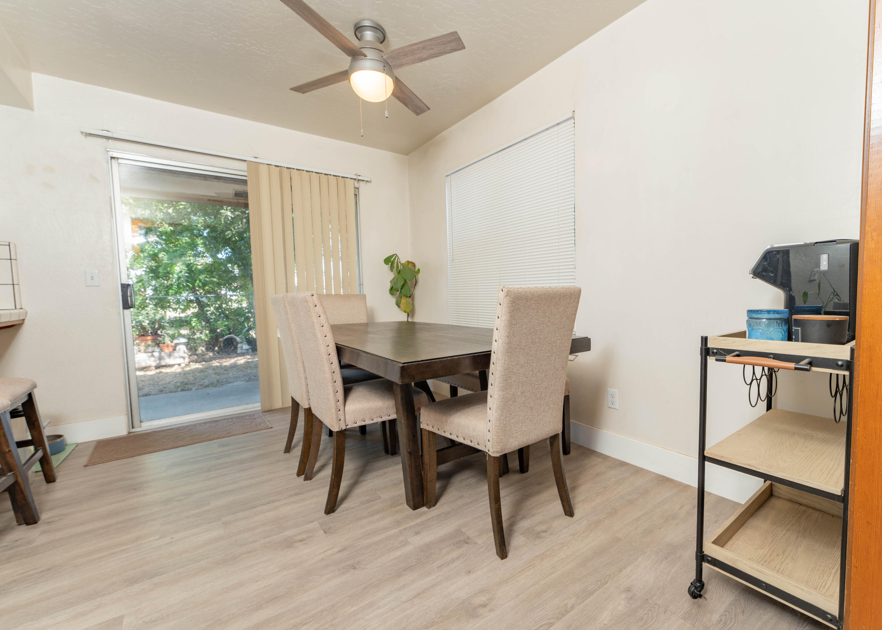 839 W Arlen Ct, Visalia, CA 93277