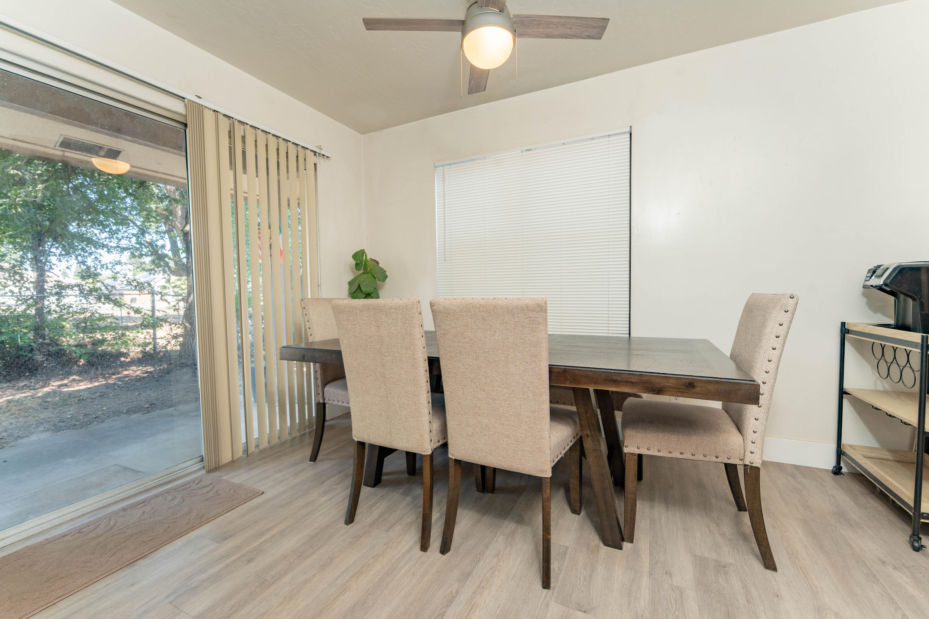 839 W Arlen Ct, Visalia, CA 93277