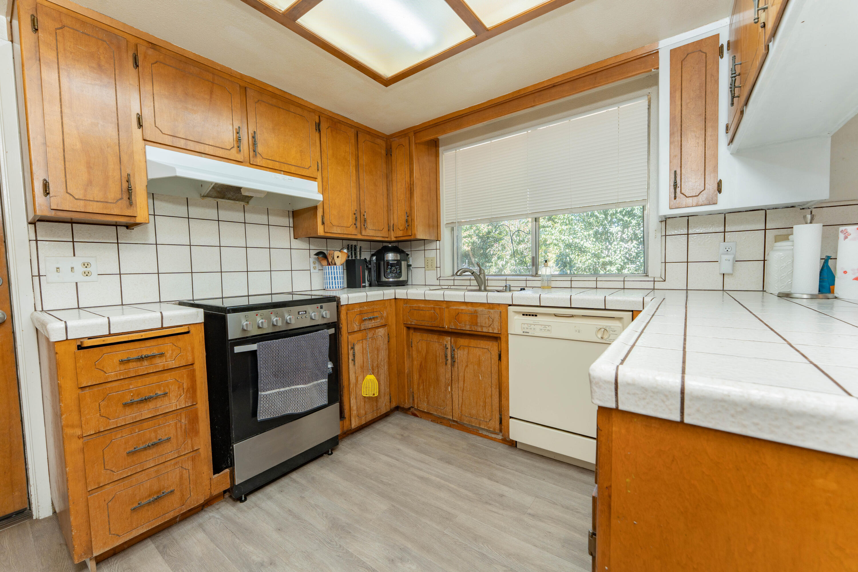 839 W Arlen Ct, Visalia, CA 93277