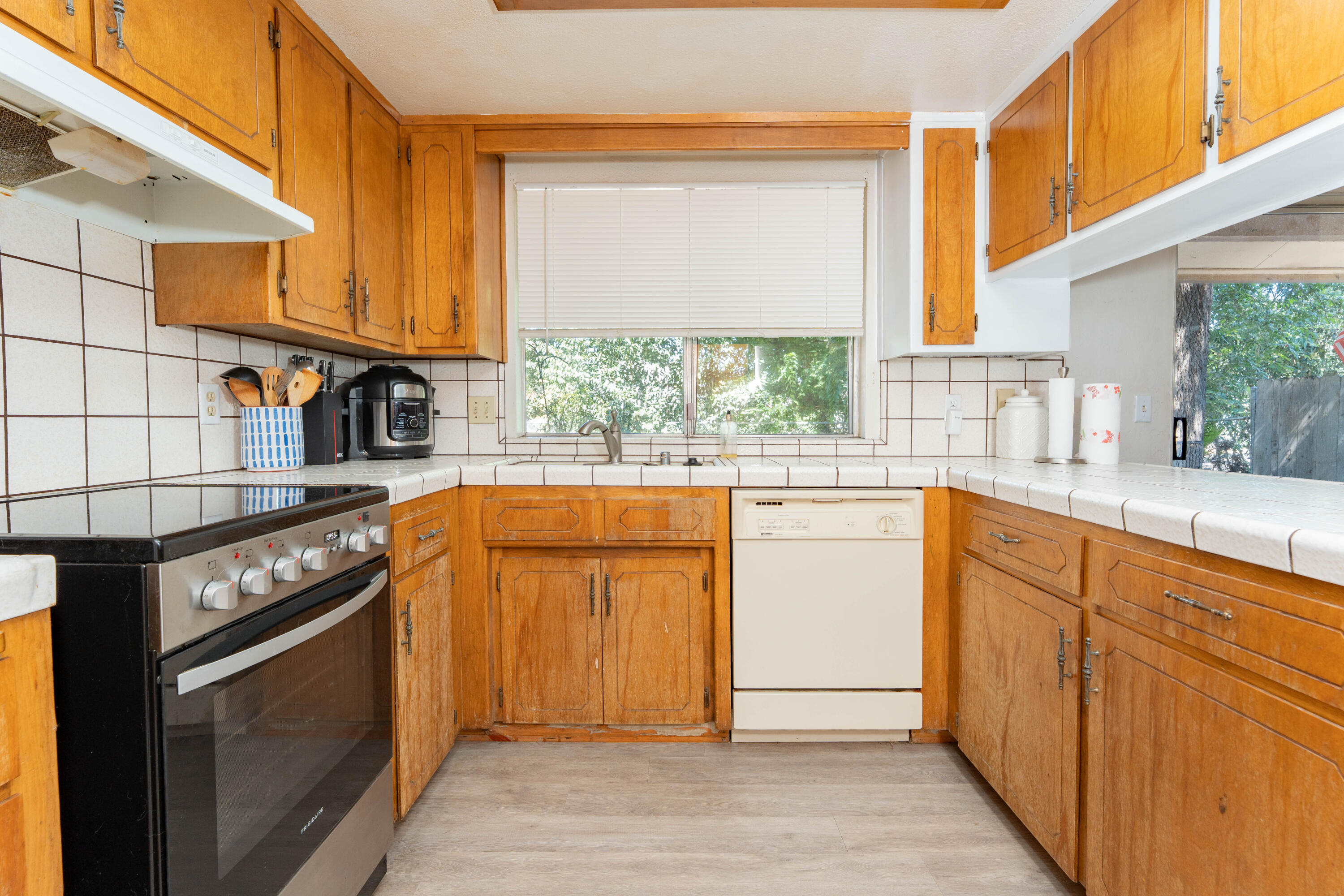 839 W Arlen Ct, Visalia, CA 93277