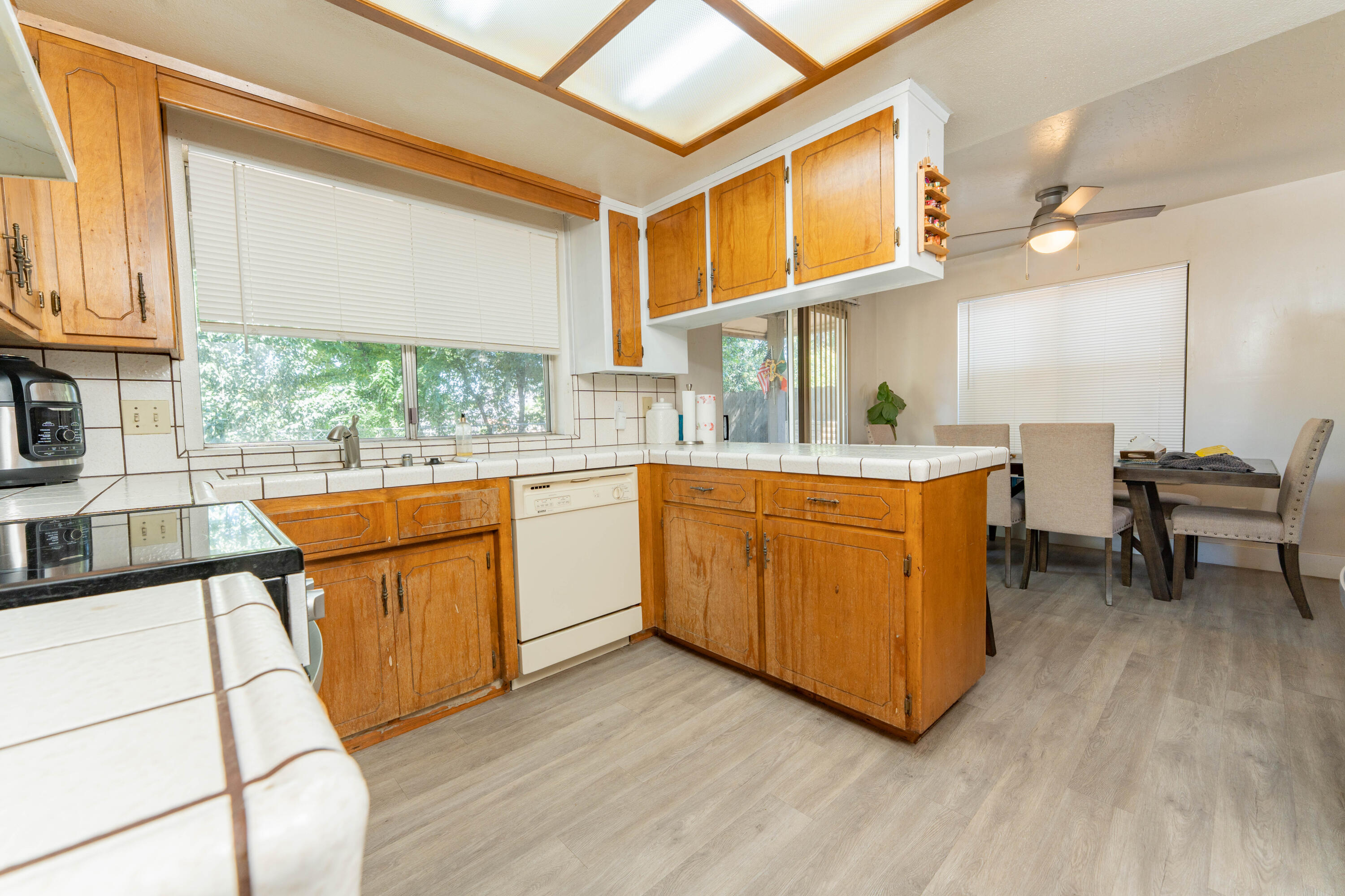 839 W Arlen Ct, Visalia, CA 93277