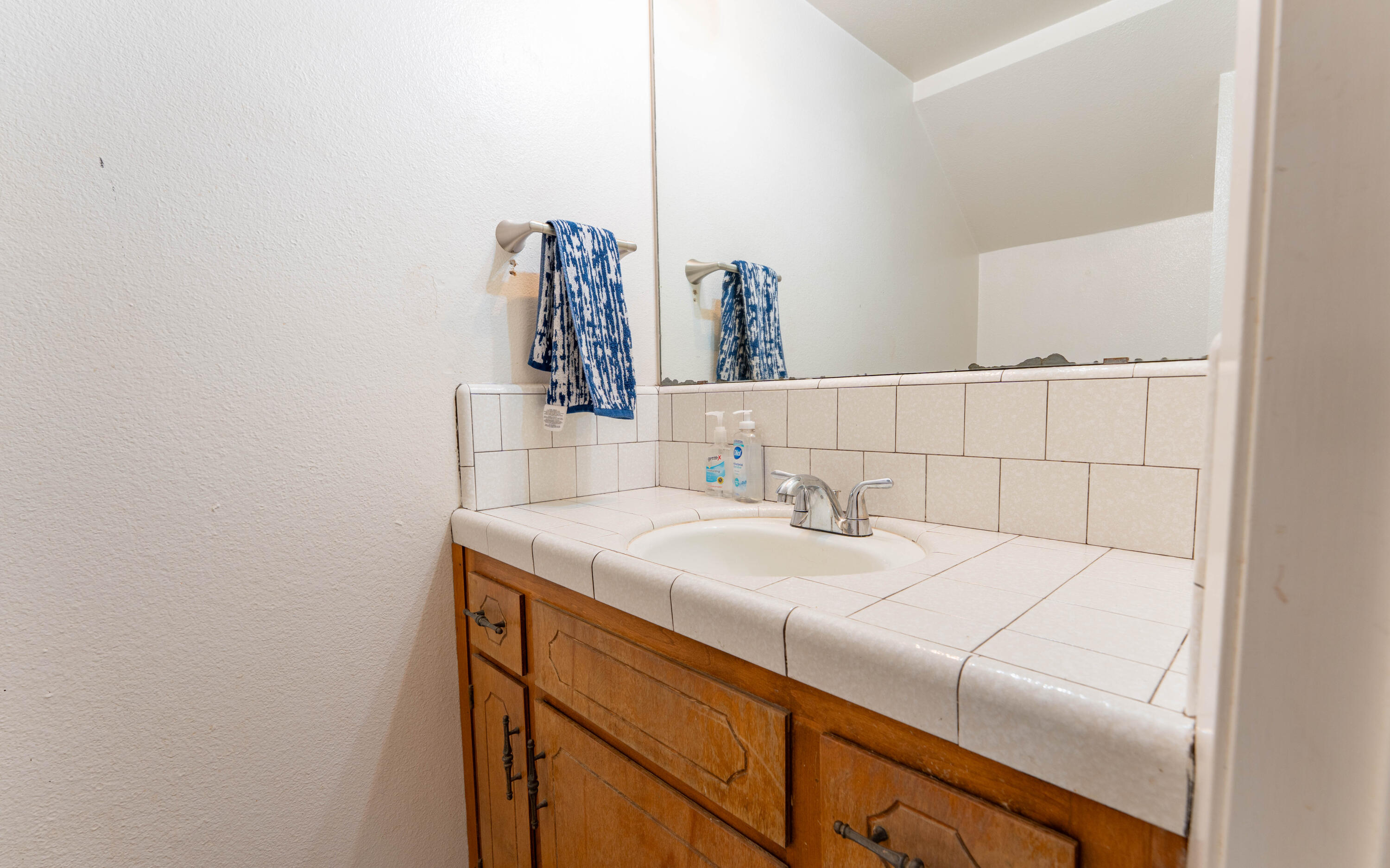 839 W Arlen Ct, Visalia, CA 93277