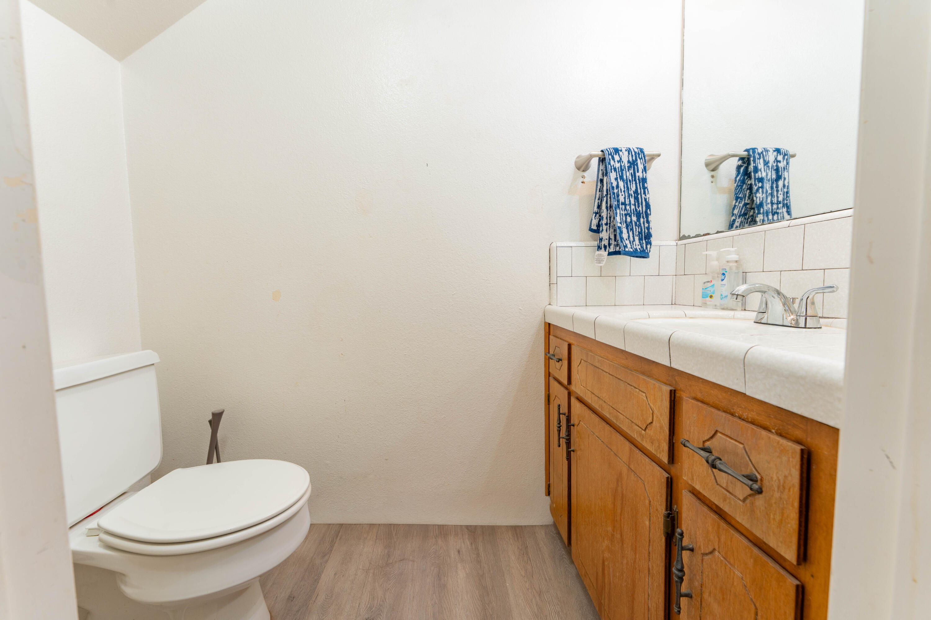 839 W Arlen Ct, Visalia, CA 93277