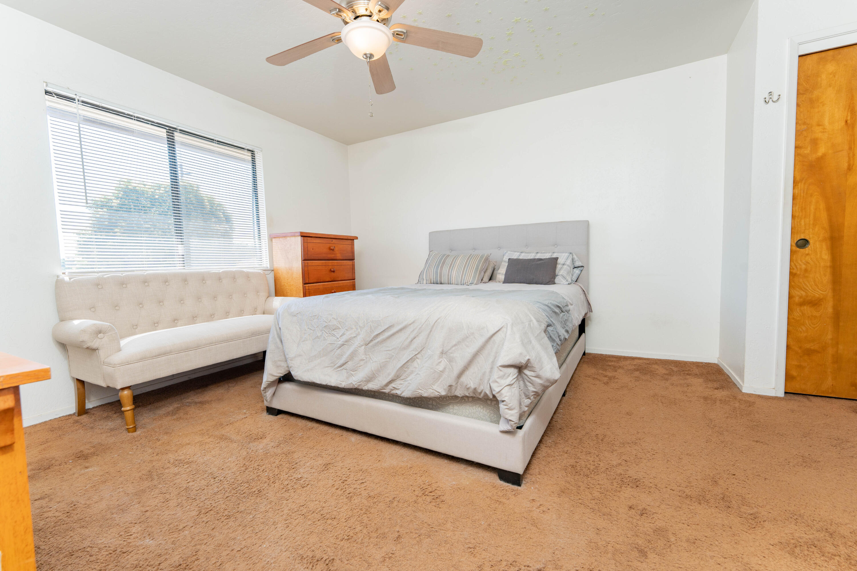839 W Arlen Ct, Visalia, CA 93277