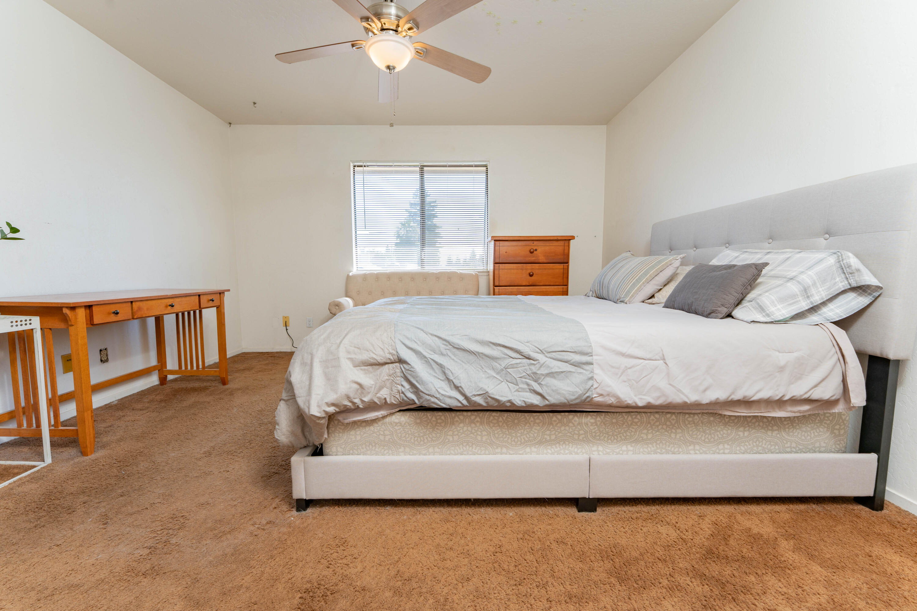 839 W Arlen Ct, Visalia, CA 93277