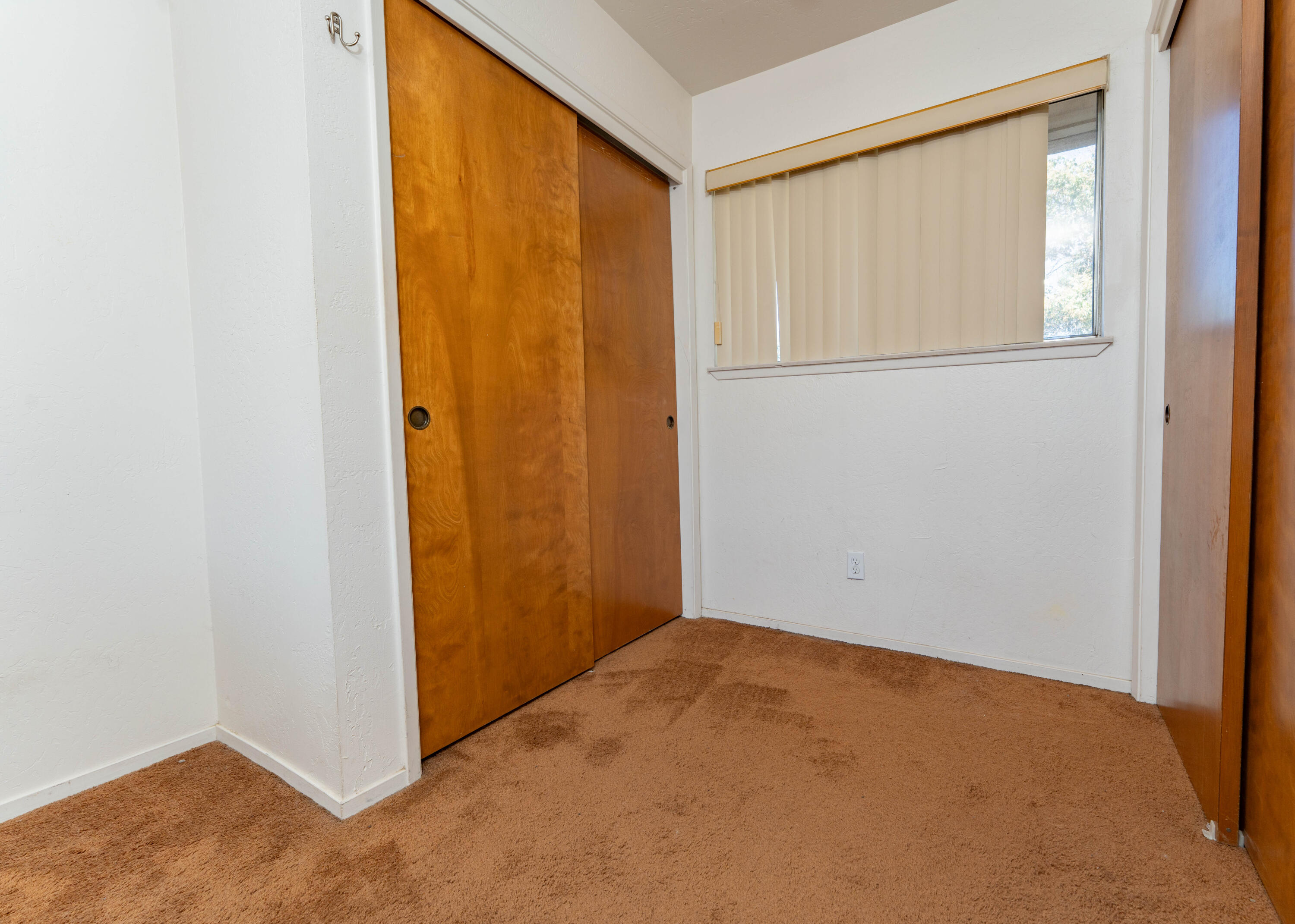 839 W Arlen Ct, Visalia, CA 93277