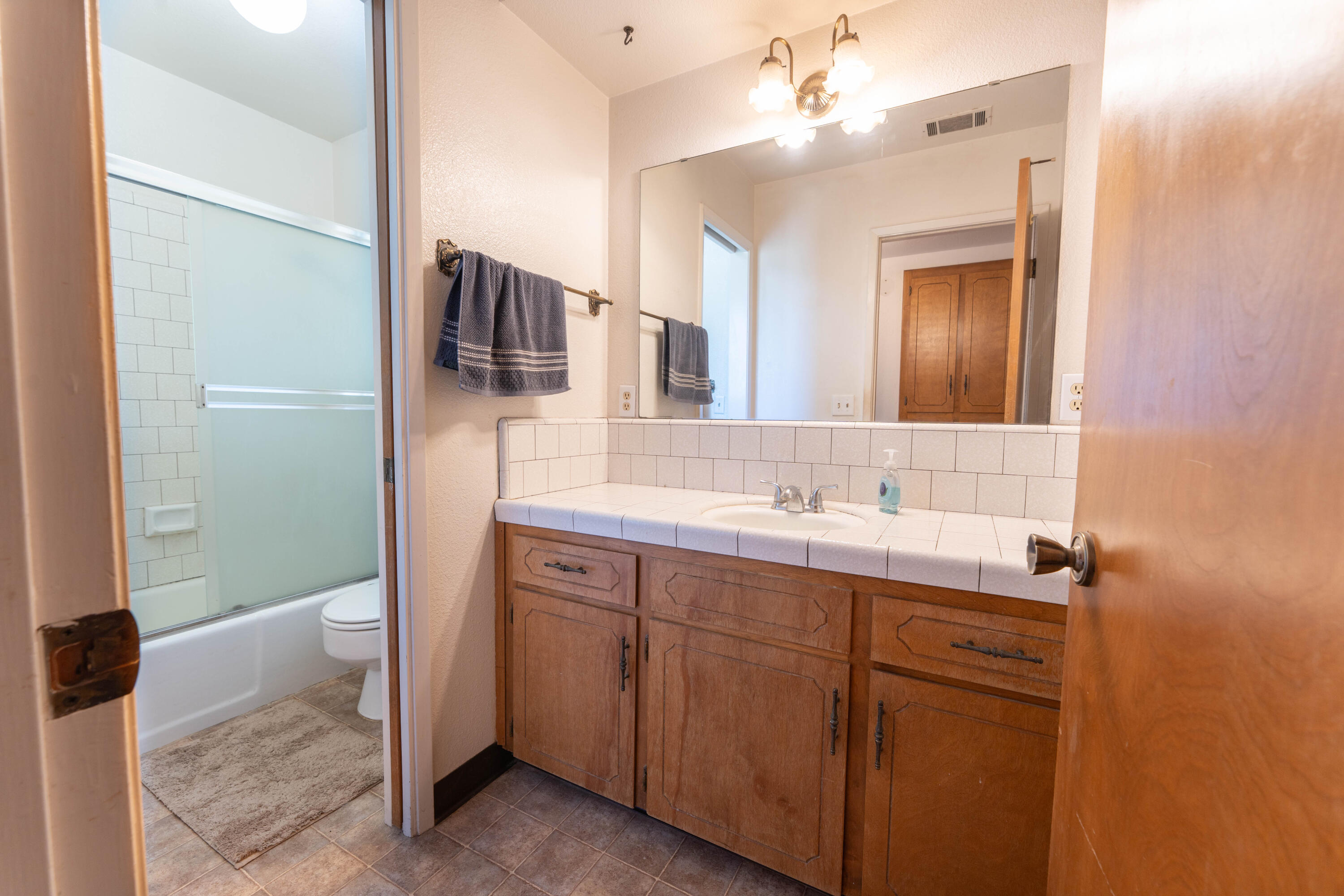839 W Arlen Ct, Visalia, CA 93277