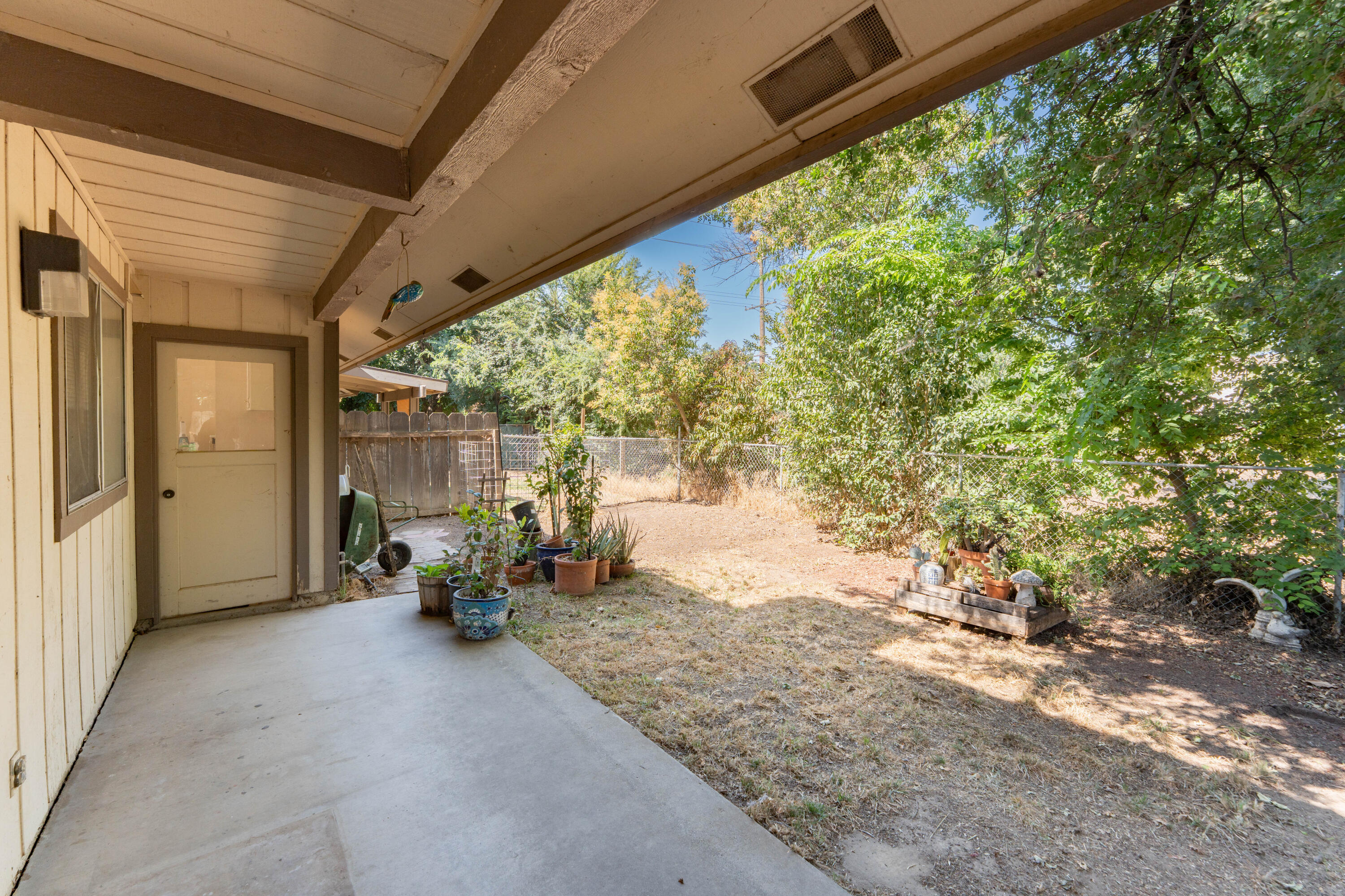 839 W Arlen Ct, Visalia, CA 93277