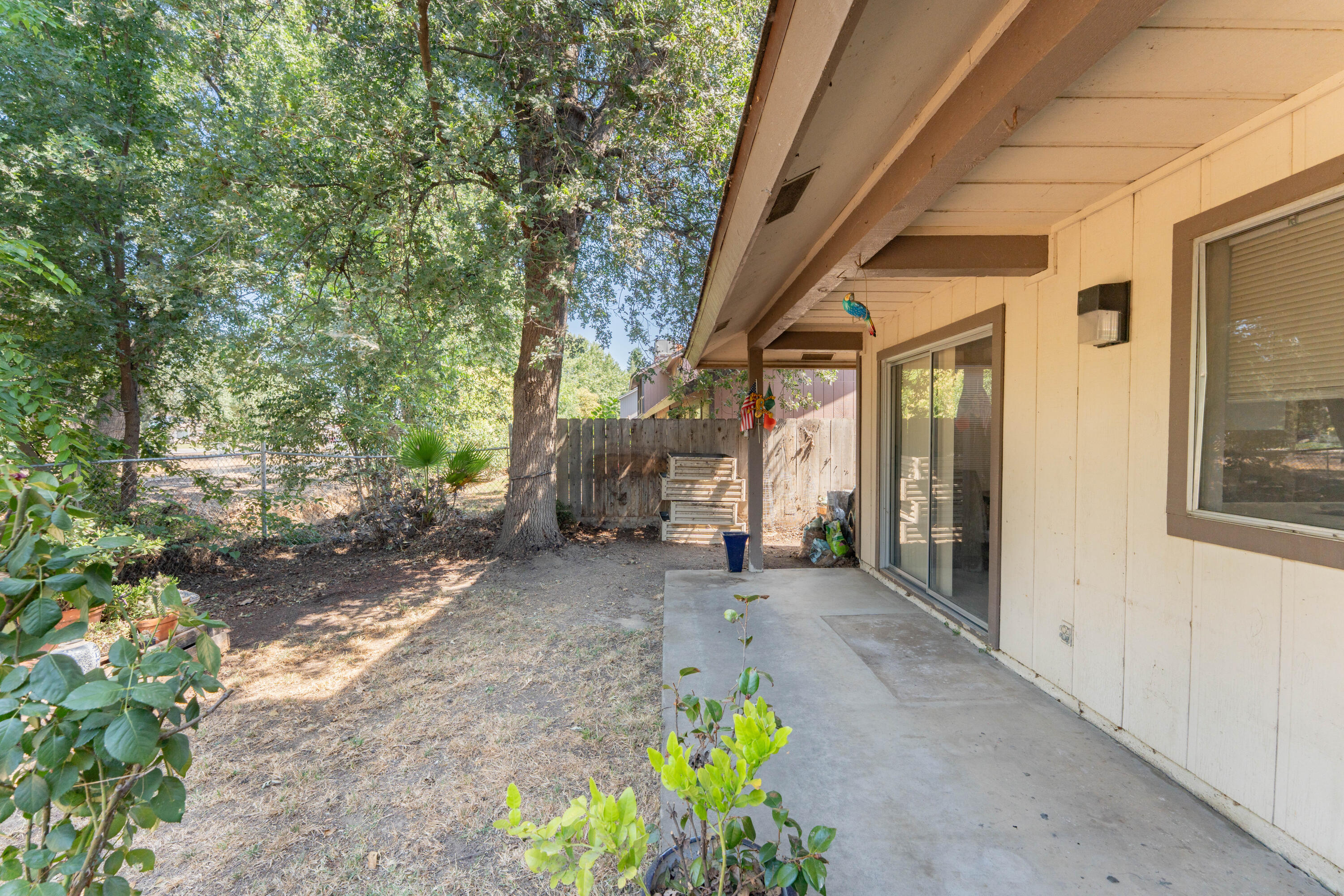 839 W Arlen Ct, Visalia, CA 93277