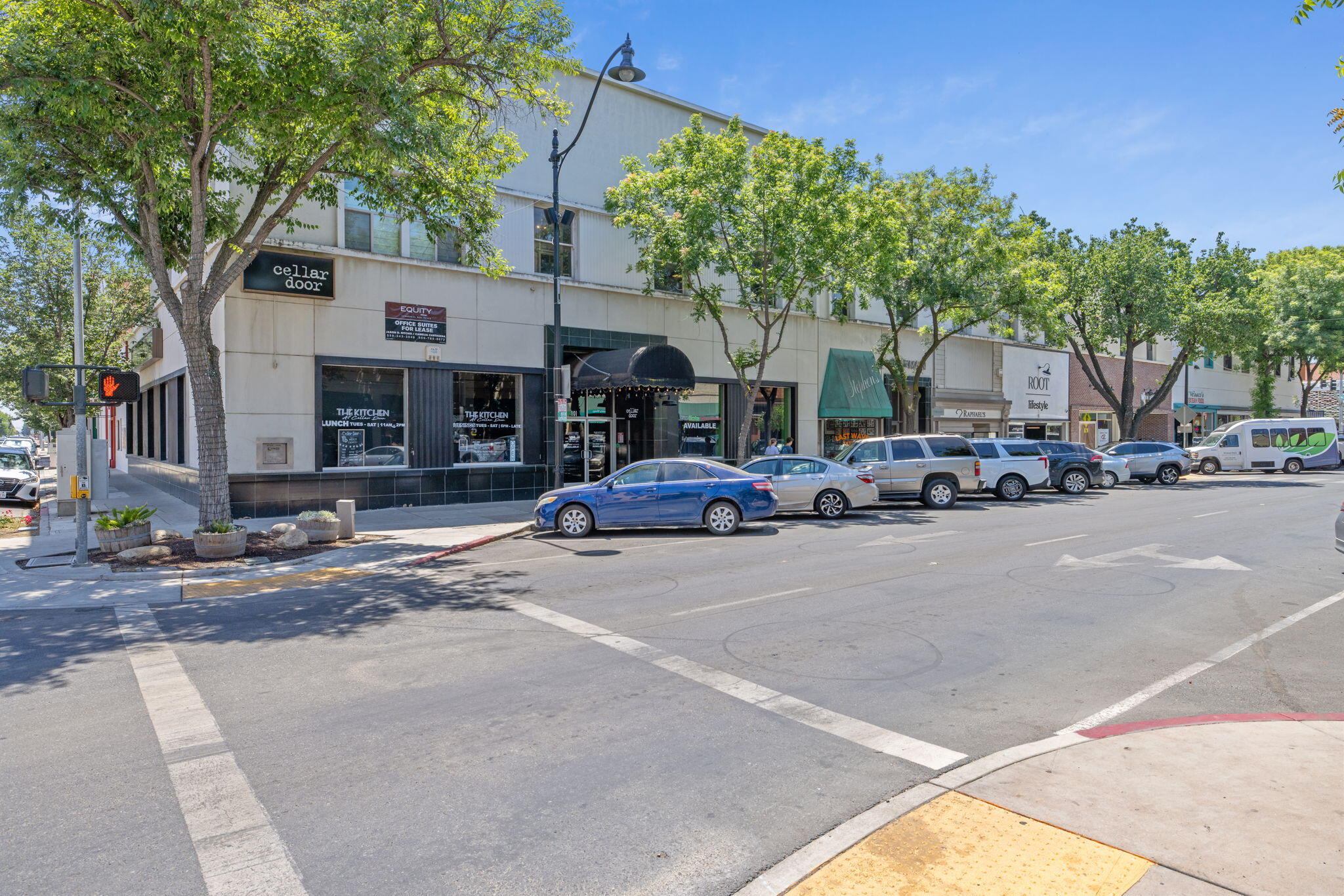 101-111 W Main St, Visalia, CA 93291