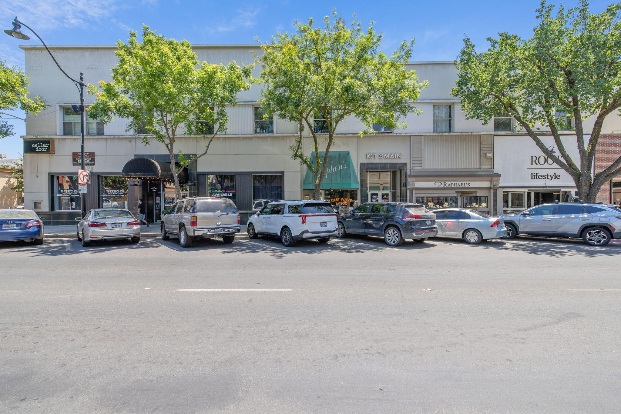 101-111 W Main St, Visalia, CA 93291