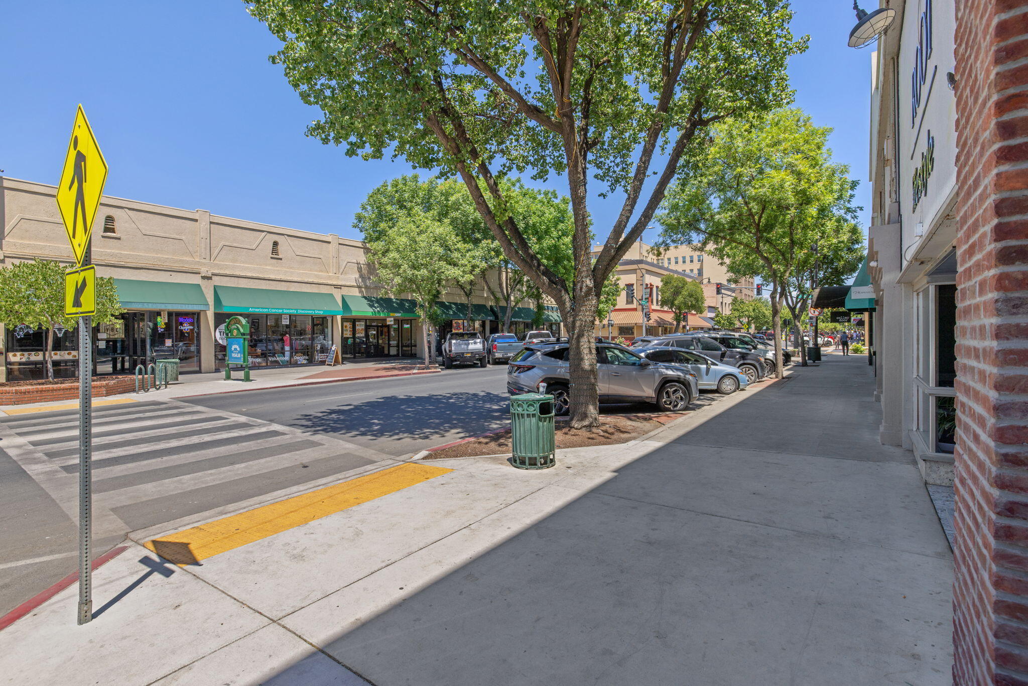 101-111 W Main St, Visalia, CA 93291