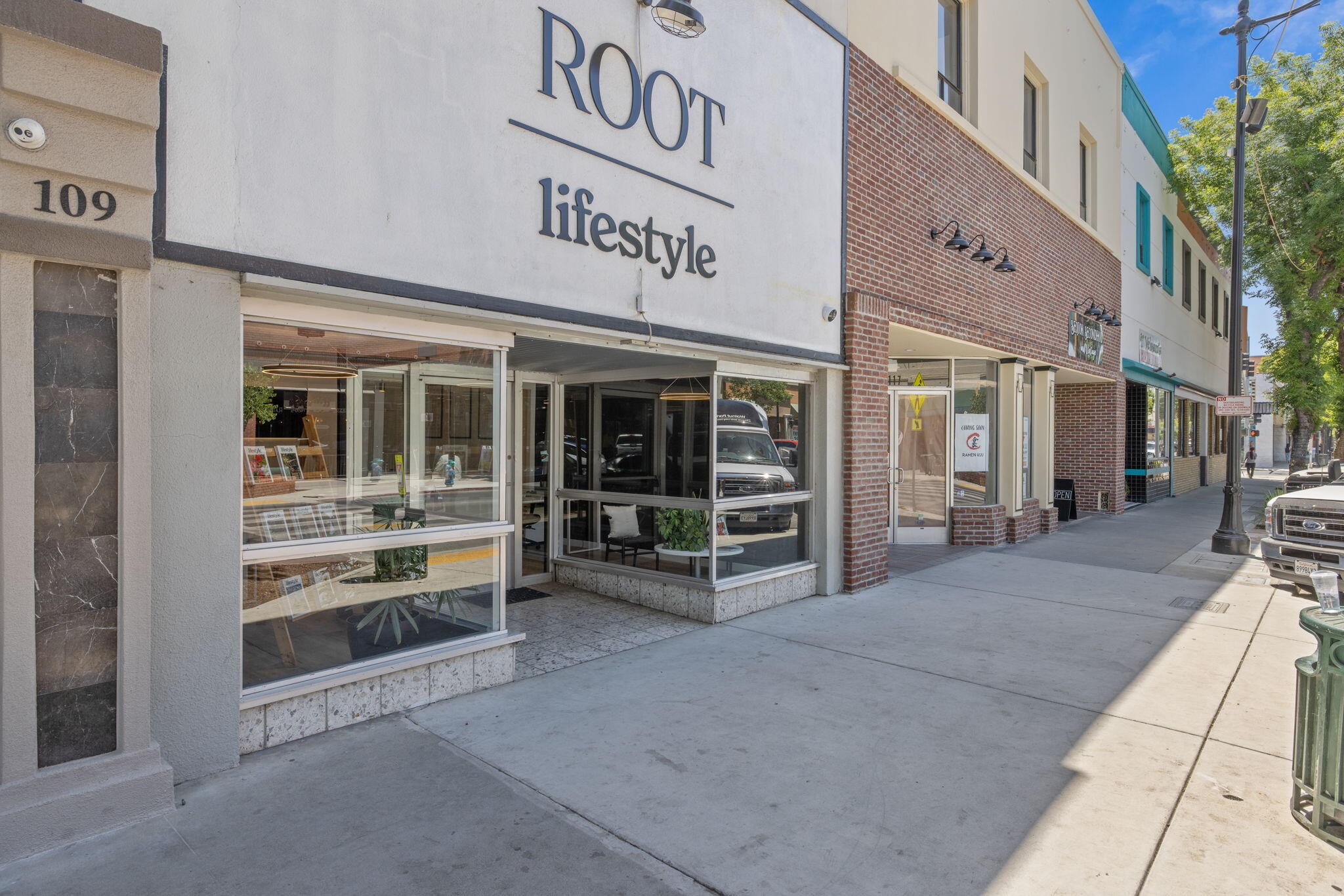 101-111 W Main St, Visalia, CA 93291