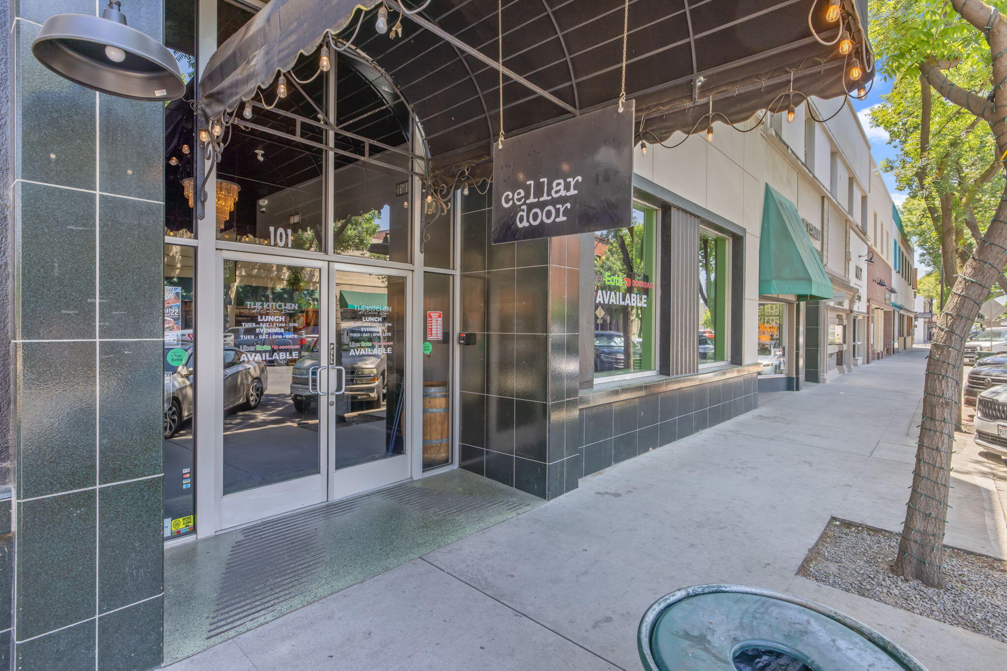101-111 W Main St, Visalia, CA 93291