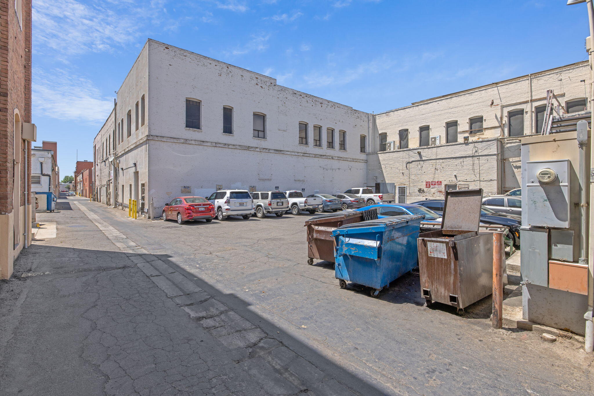 101-111 W Main St, Visalia, CA 93291