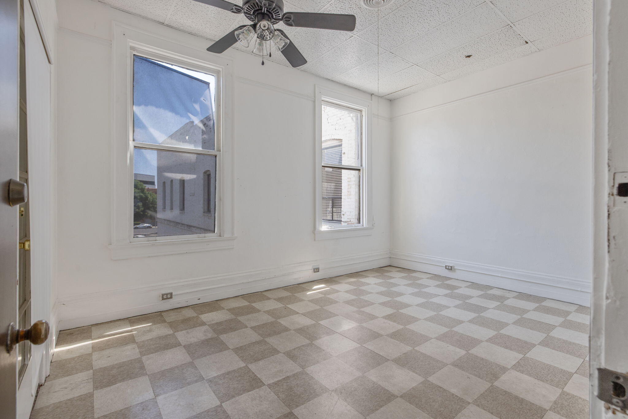 101-111 W Main St, Visalia, CA 93291