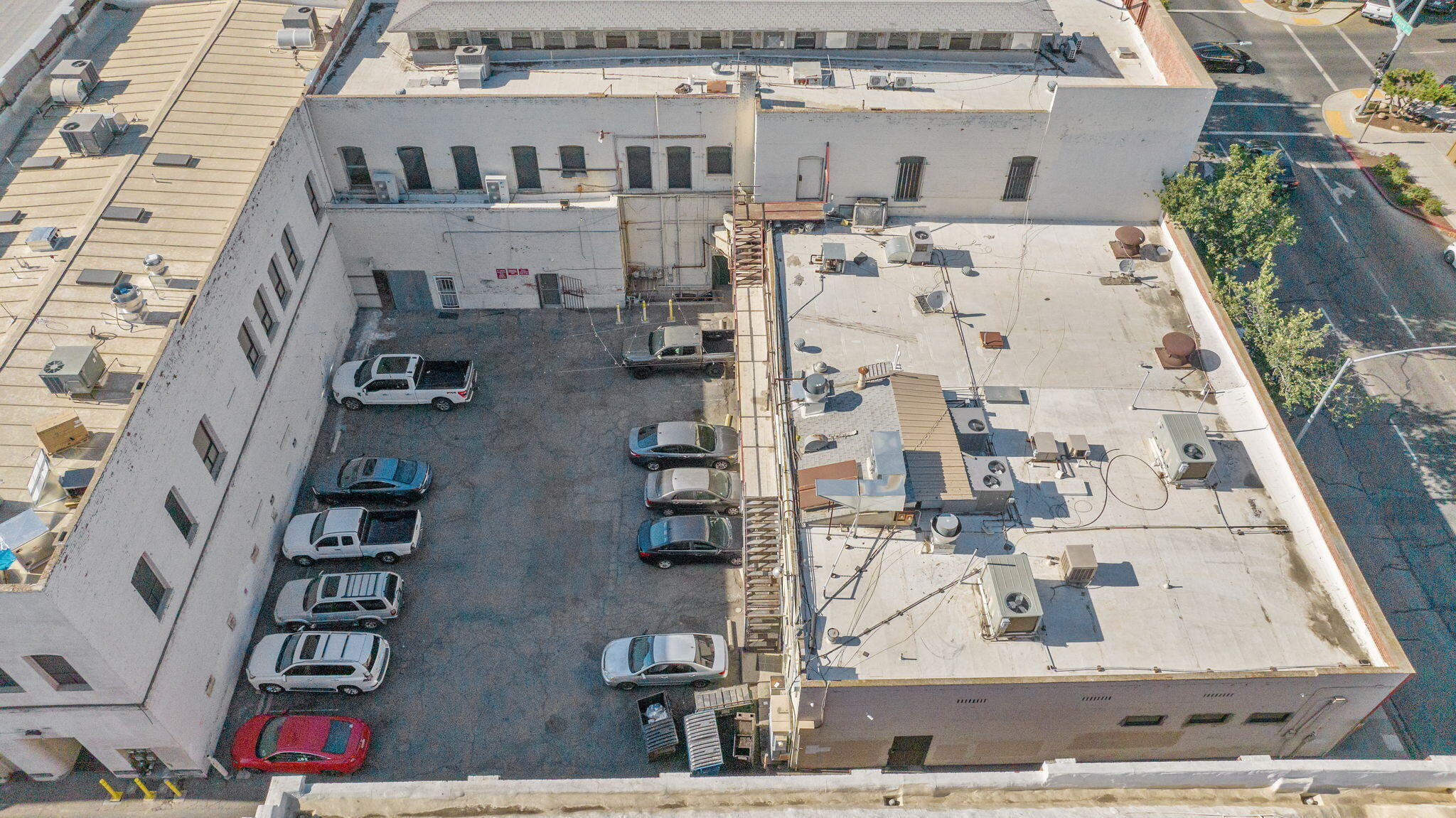 101-111 W Main St, Visalia, CA 93291